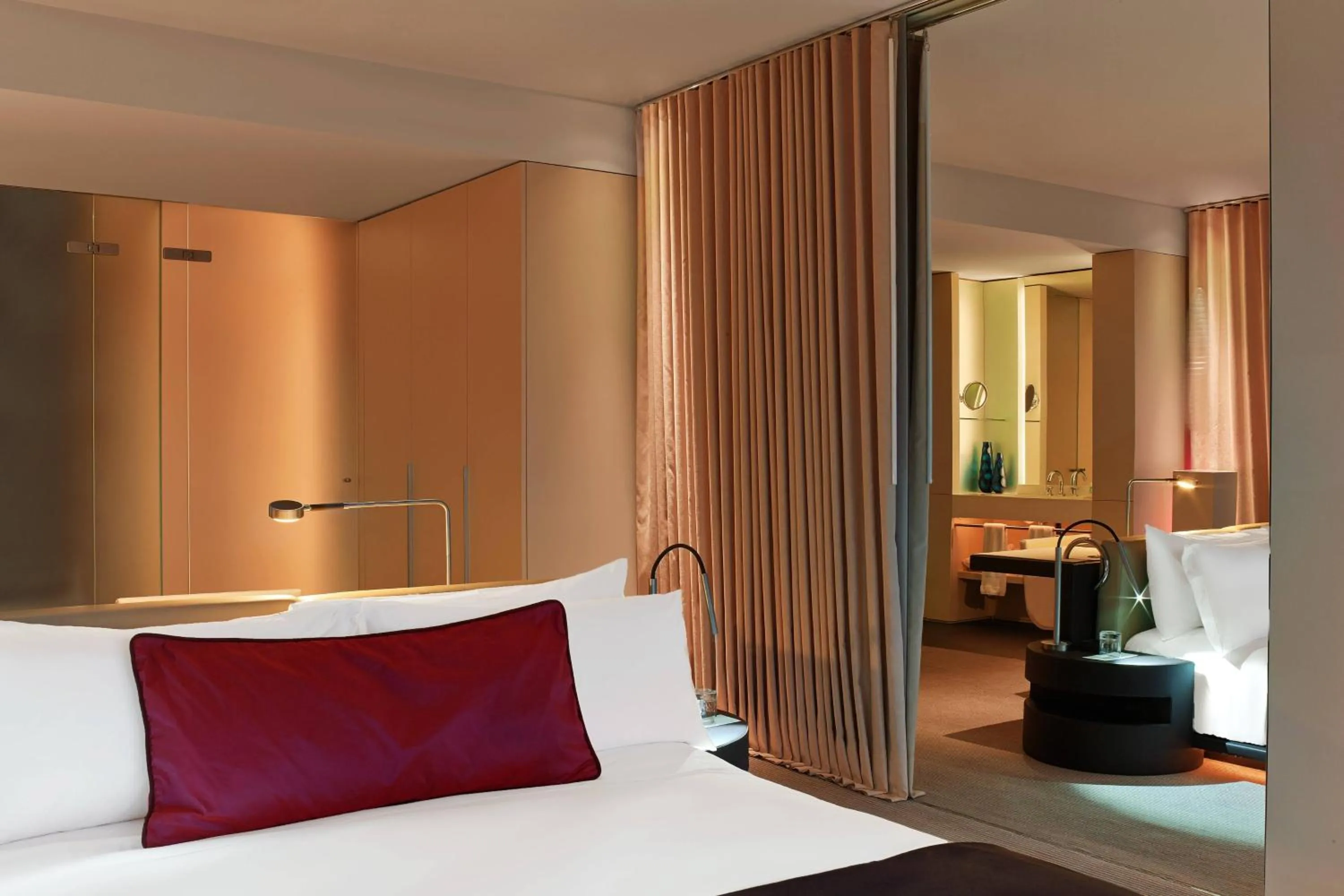 Photo of the whole room, Bed in W Barcelona