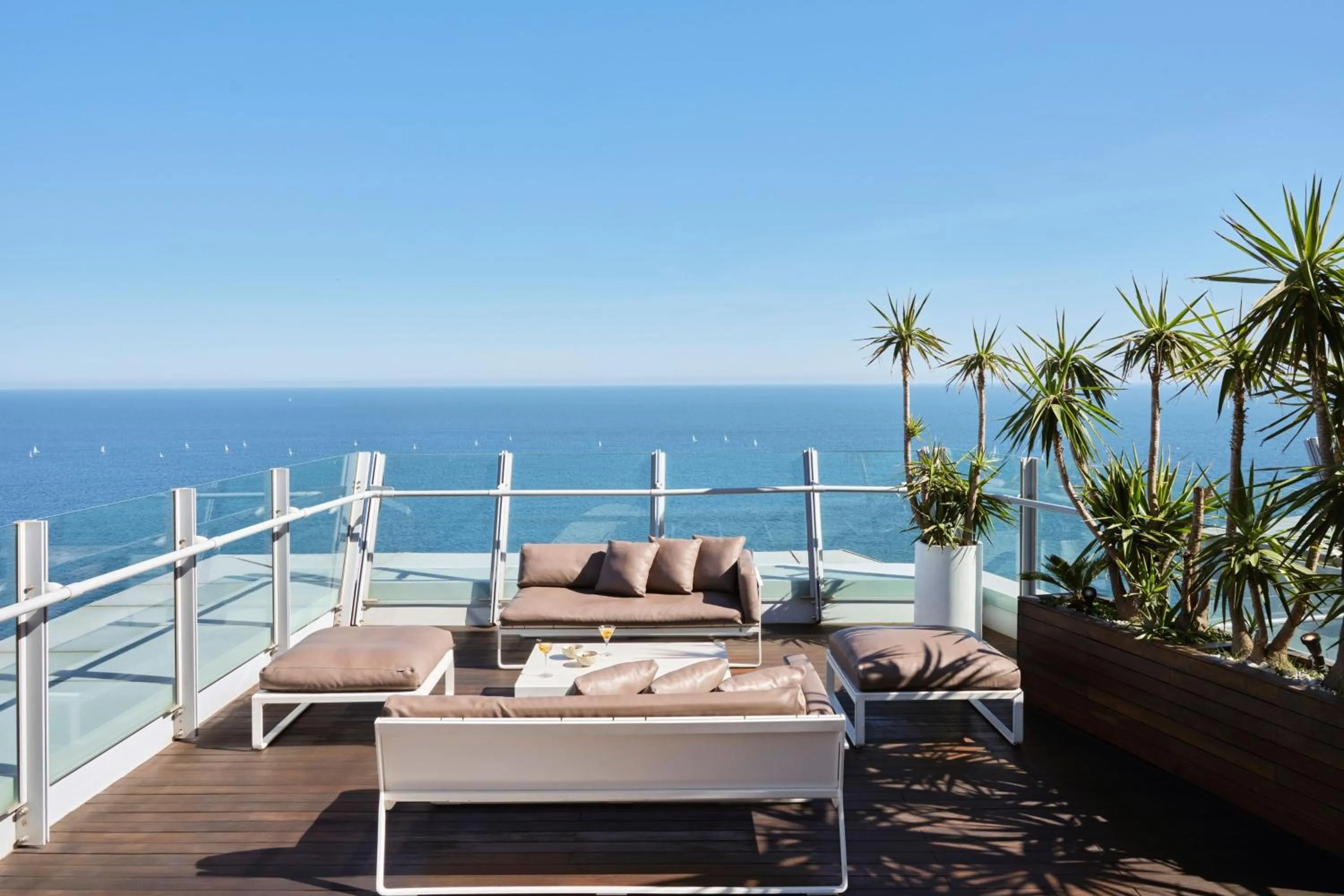 Photo of the whole room in W Barcelona