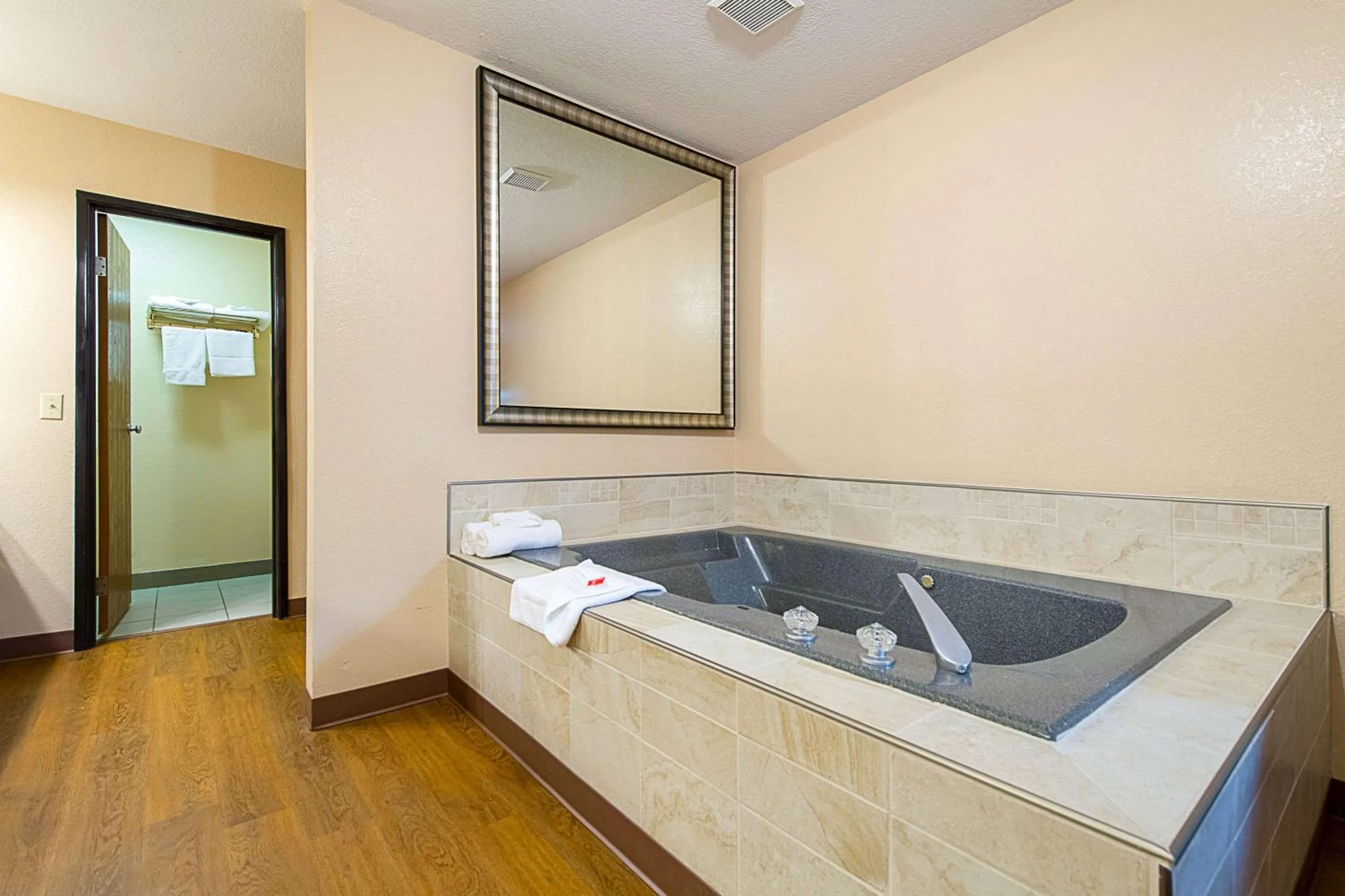 Photo of the whole room in Econo Lodge Buckley Bonney Lake