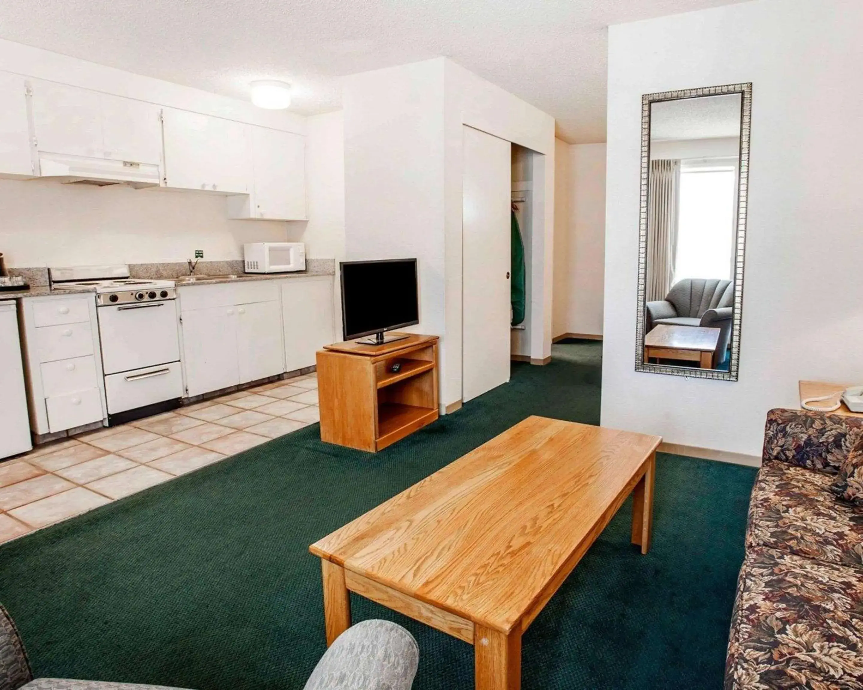 Photo of the whole room, Seating Area in Quality Inn & Suites Bremerton near Naval Shipyard