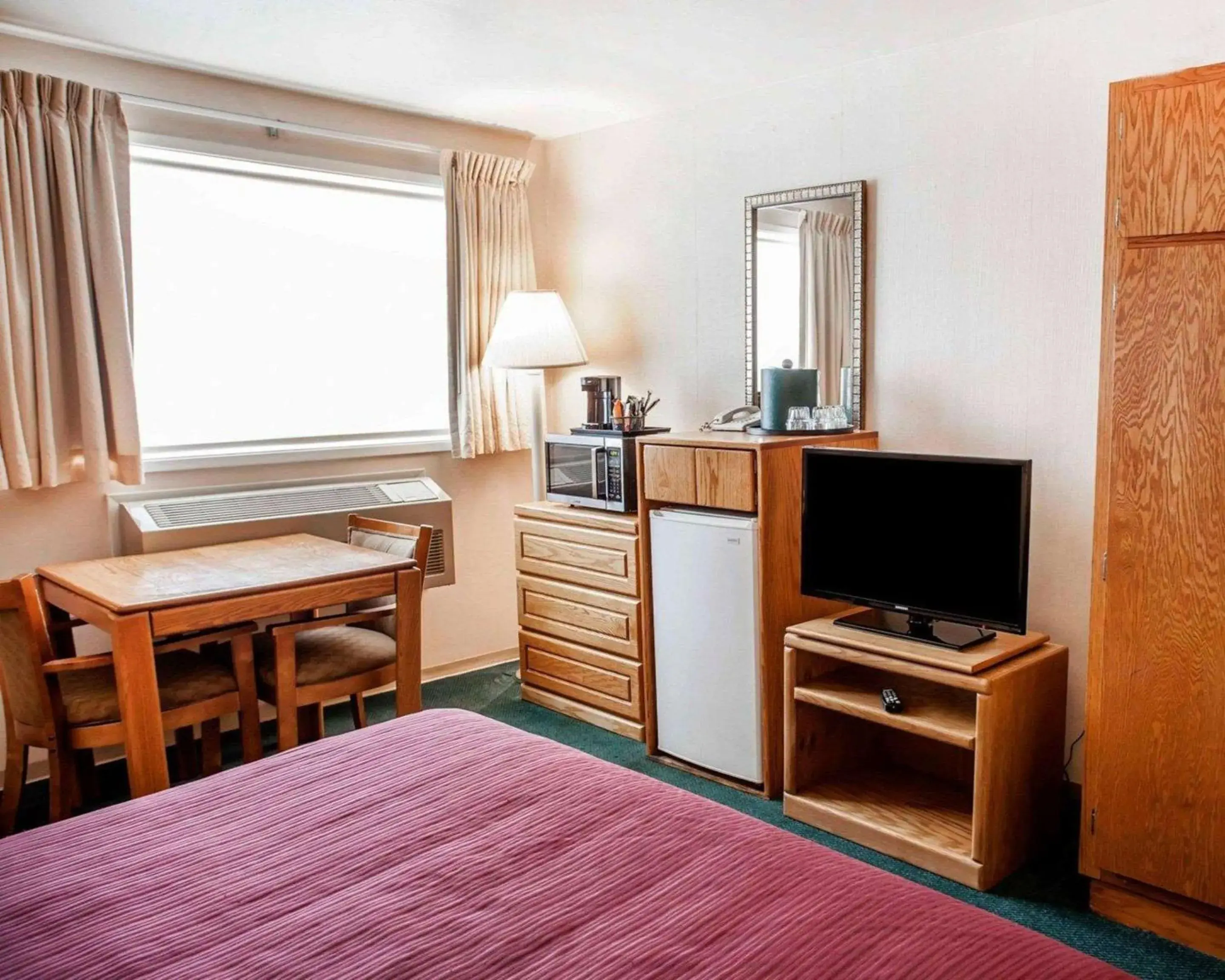 Photo of the whole room, TV/Entertainment Center in Quality Inn & Suites Bremerton near Naval Shipyard