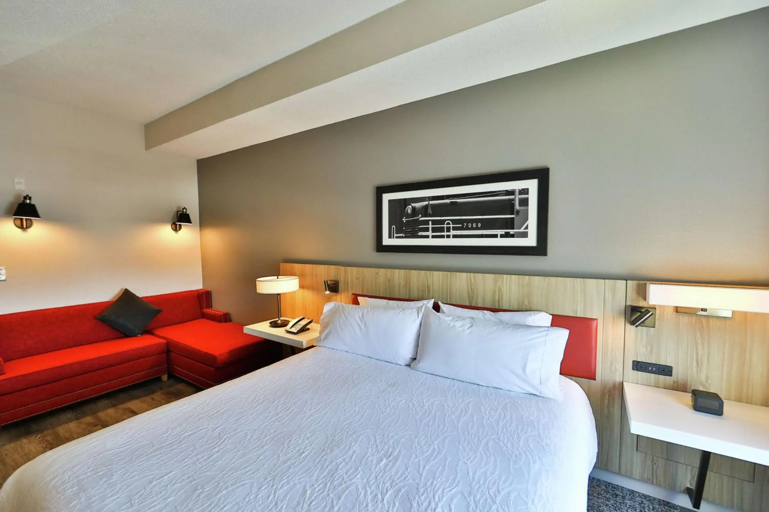 Bed in Hilton Garden Inn Savannah Historic District Bed in Hilton Garden Inn Savannah Historic District