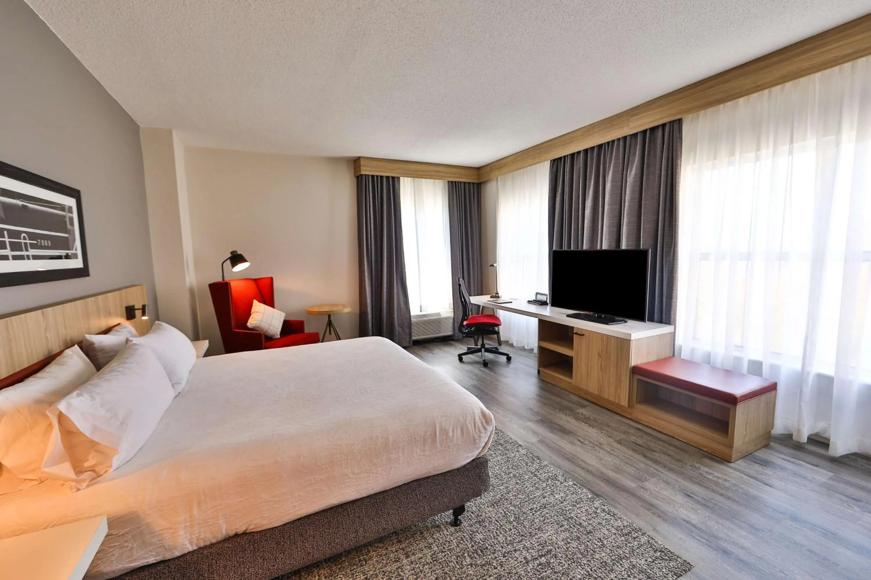 Bedroom, Bed in Hilton Garden Inn Savannah Historic District