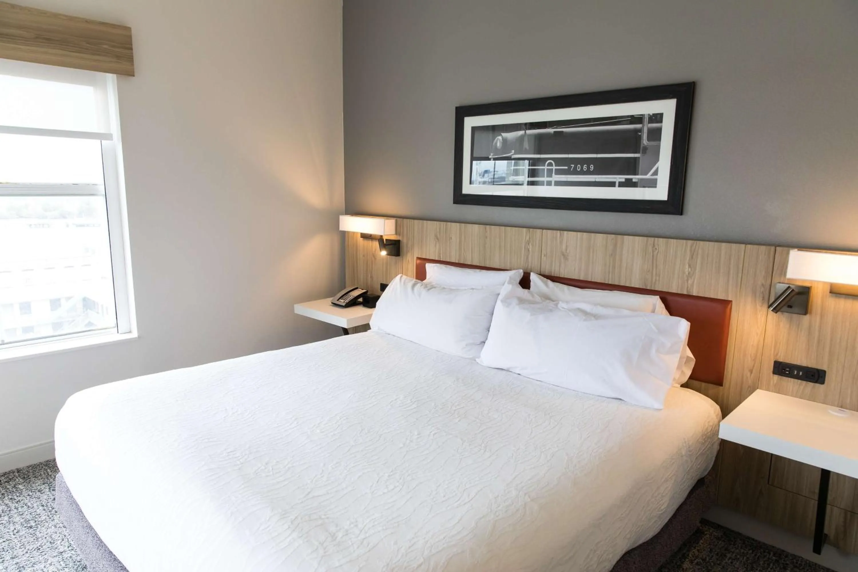 Bed in Hilton Garden Inn Savannah Historic District