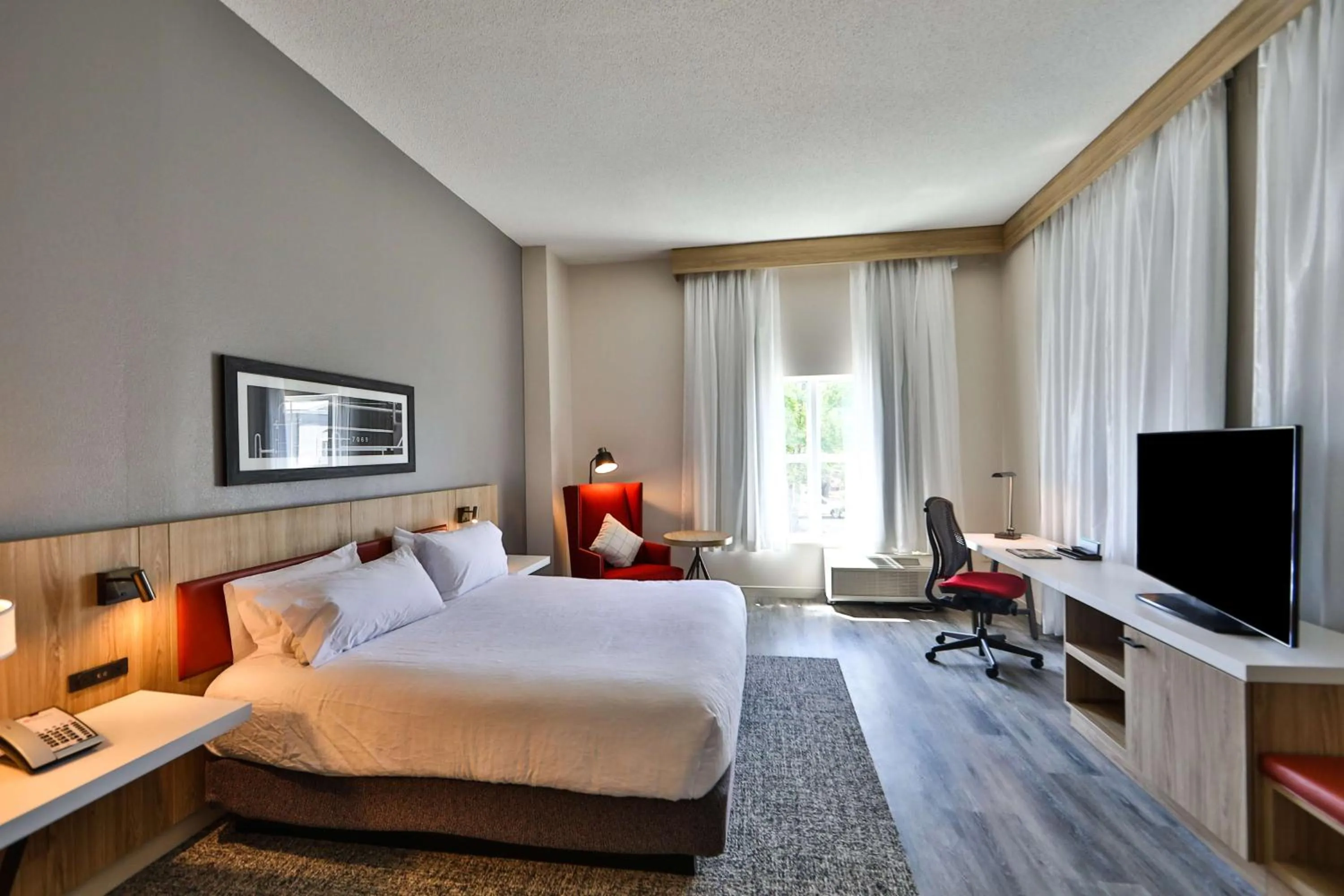 Bedroom, Bed in Hilton Garden Inn Savannah Historic District