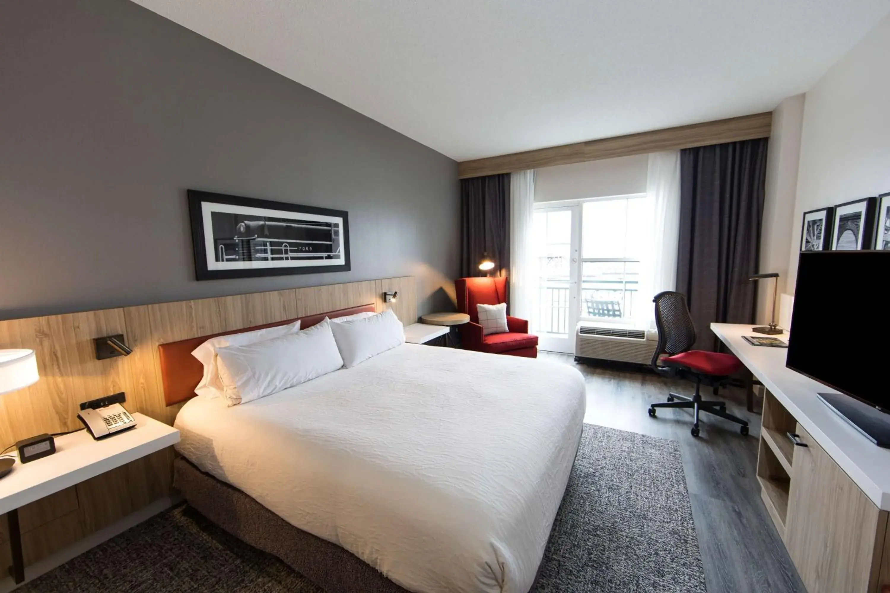 King Room with Balcony and Landmark View in Hilton Garden Inn Savannah Historic District King Room with Balcony and Landmark View in Hilton Garden Inn Savannah Historic District