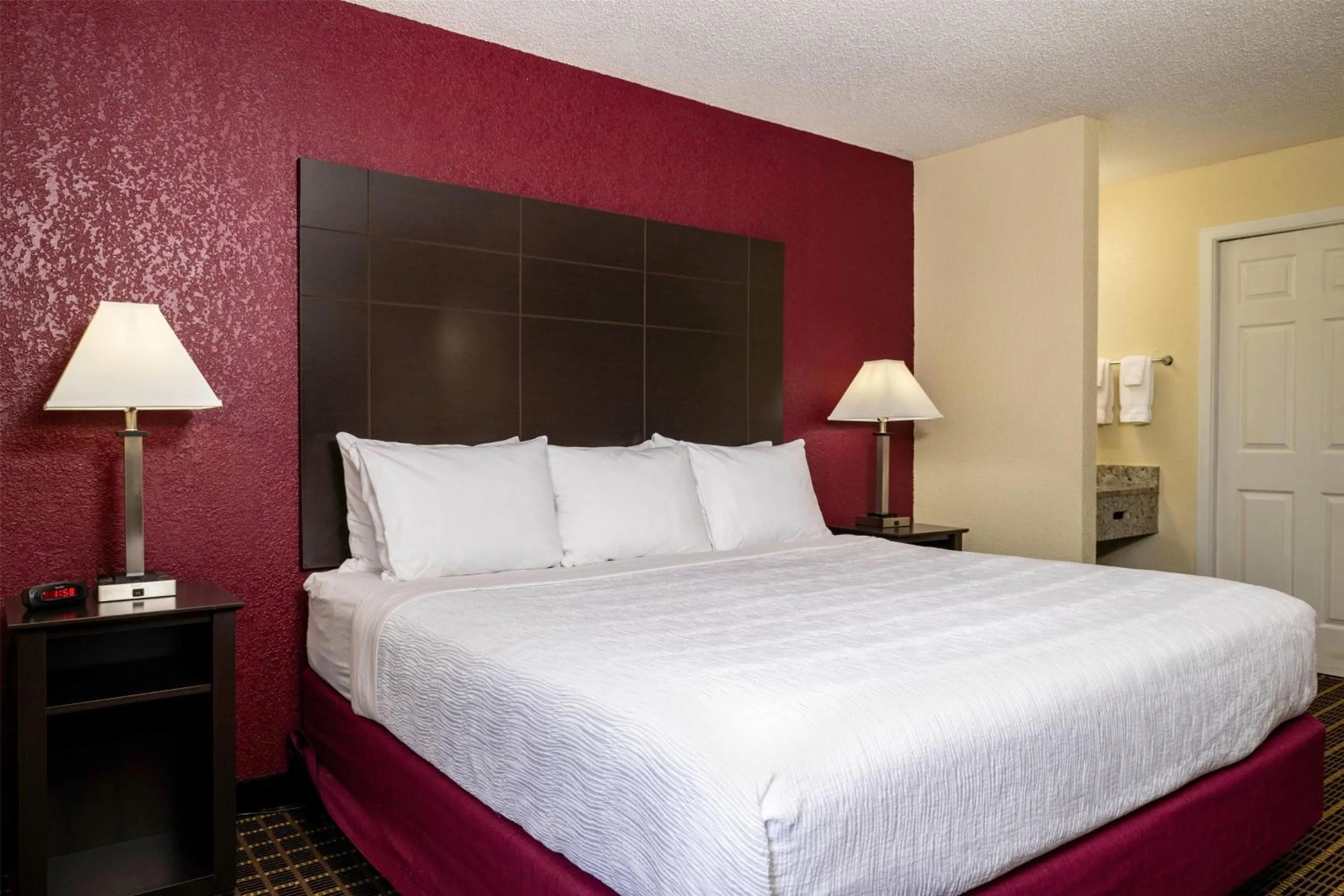 Photo of the whole room, Bed in Baymont Inn & Suites by Wyndham Mukwonago