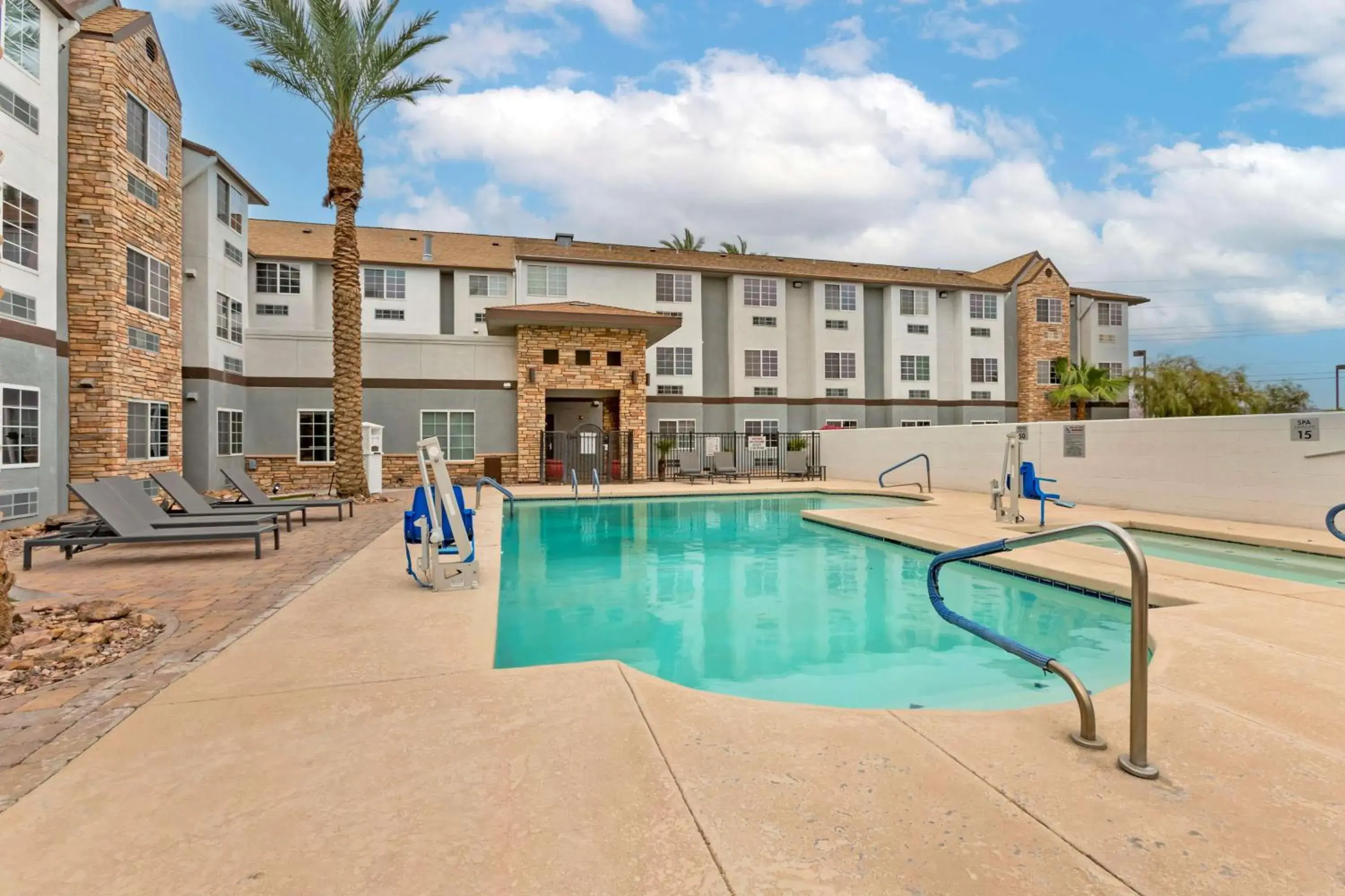 Pool view in Best Western Plus Yuma Foothills Inn & Suites Pool view in Best Western Plus Yuma Foothills Inn & Suites
