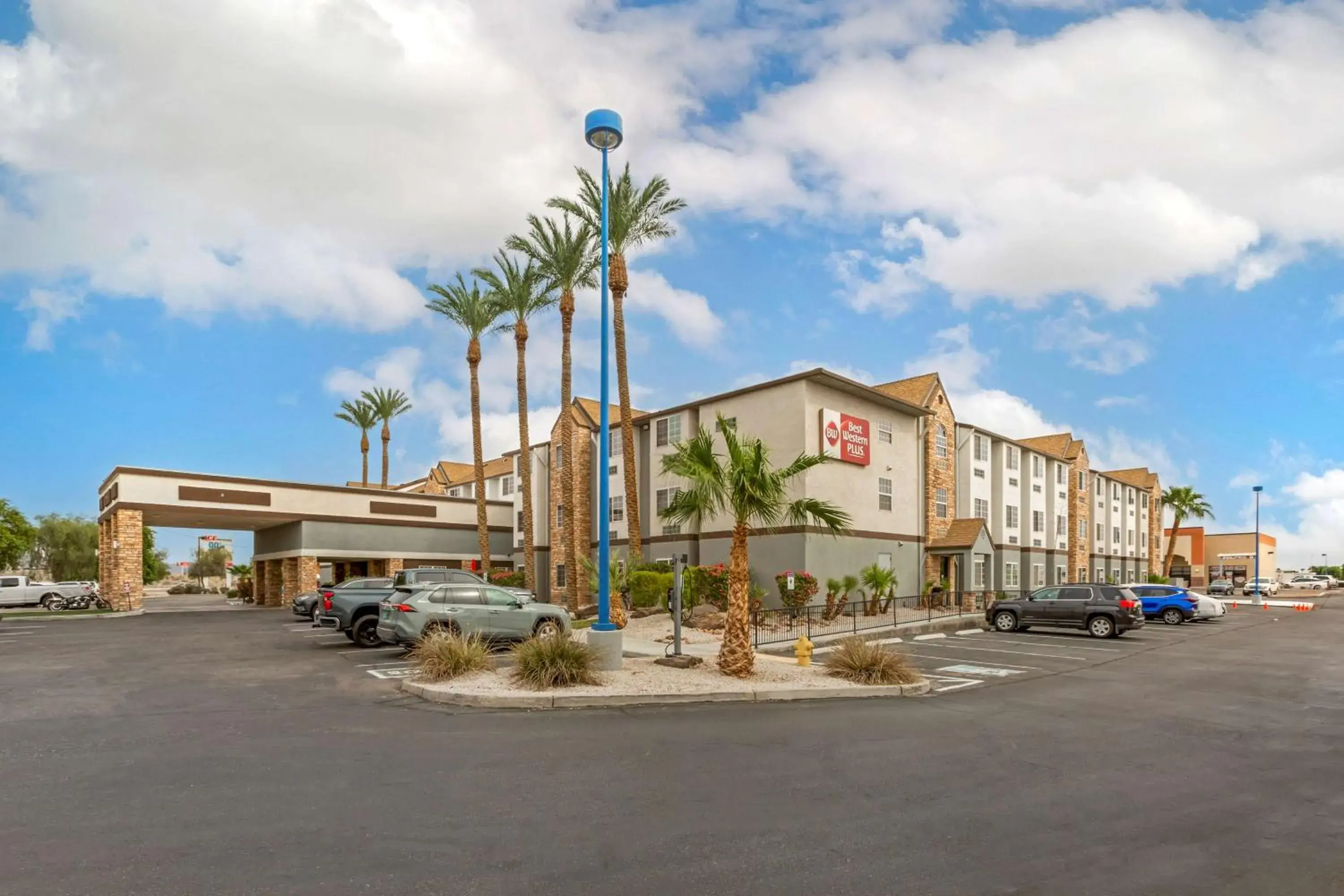 Property building in Best Western Plus Yuma Foothills Inn & Suites Property building in Best Western Plus Yuma Foothills Inn & Suites