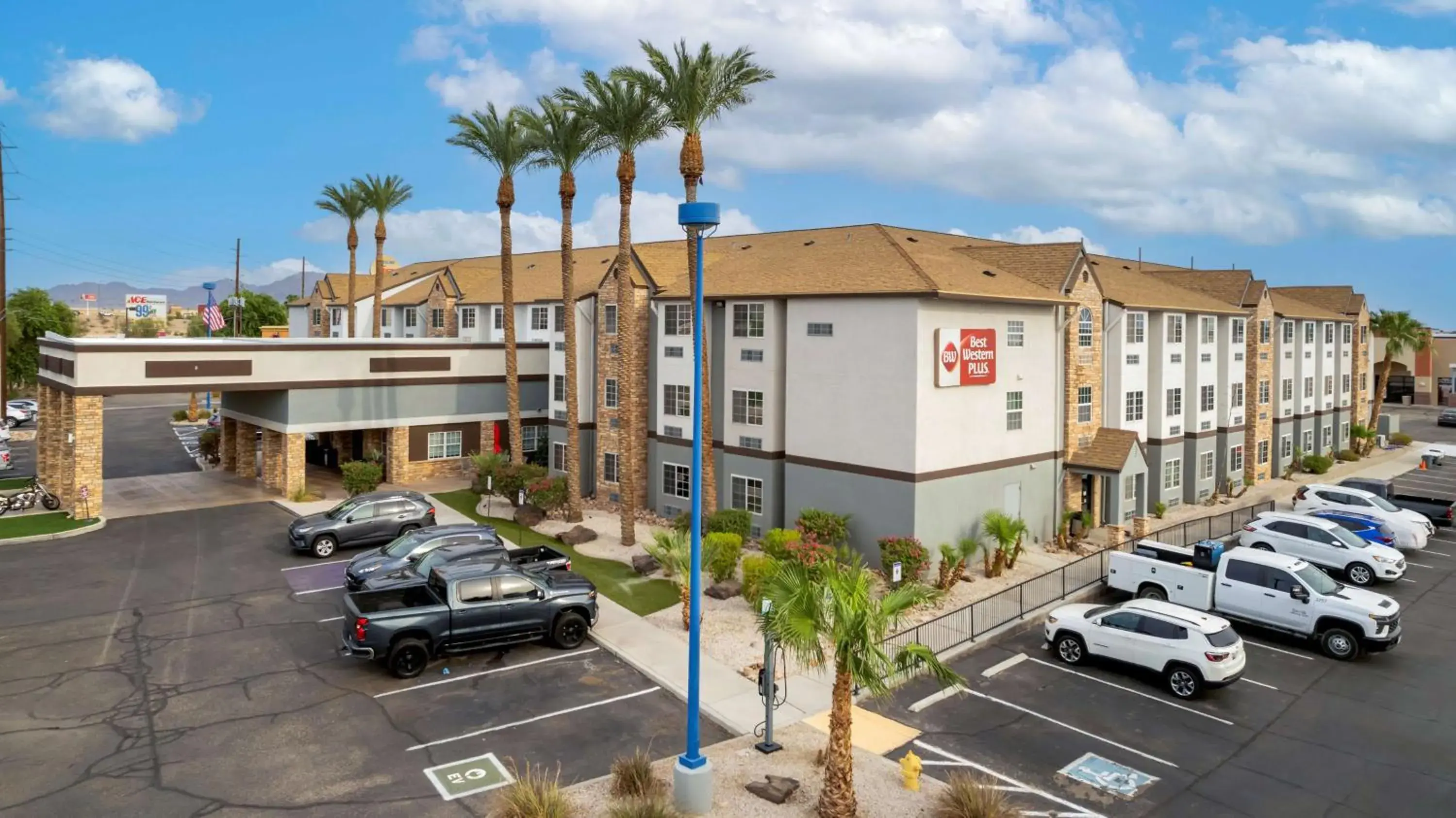 Property building in Best Western Plus Yuma Foothills Inn & Suites Property building in Best Western Plus Yuma Foothills Inn & Suites