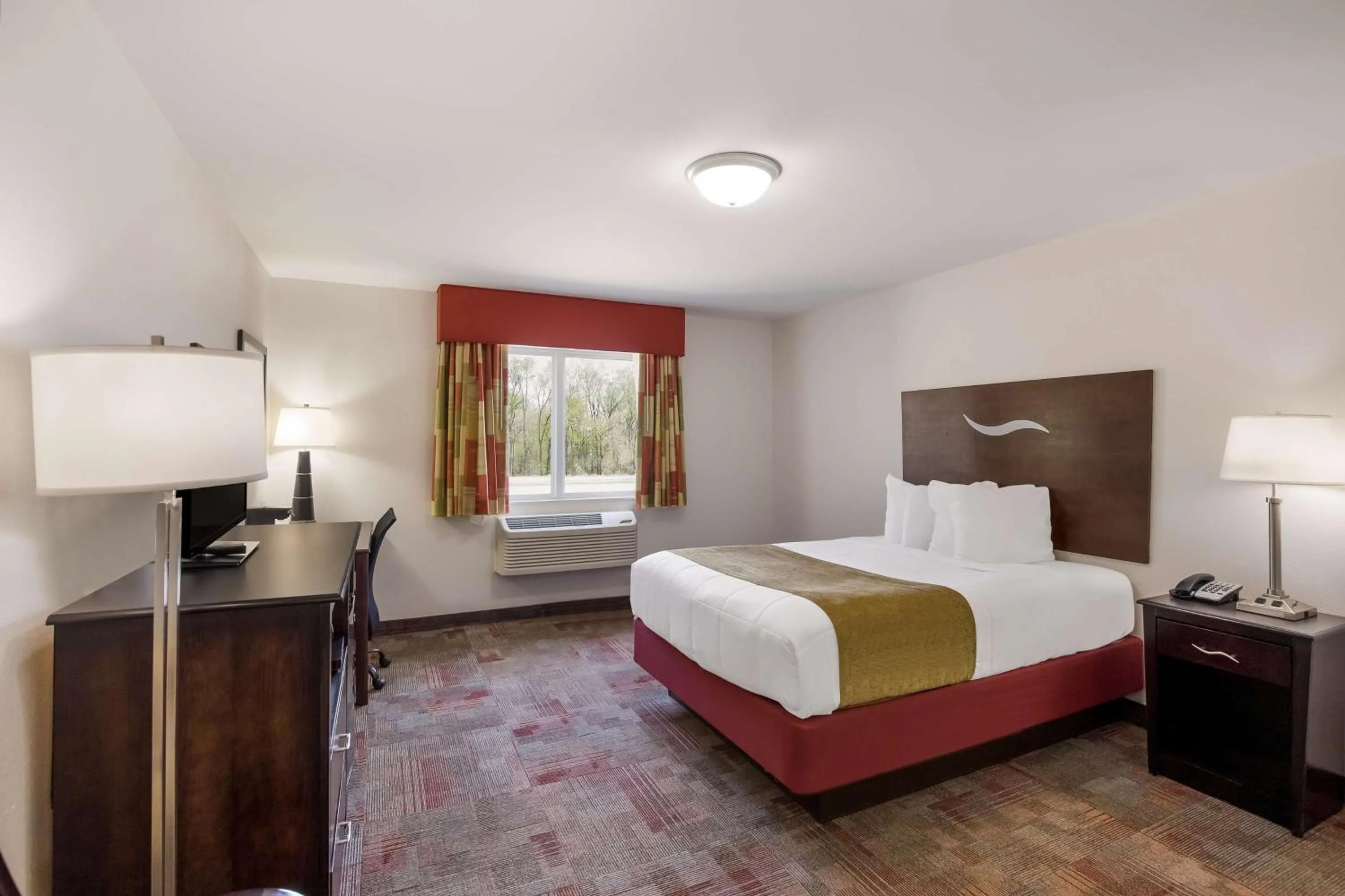 Bedroom, Bed in SureStay Hotel by Best Western Whittington Rend Lake