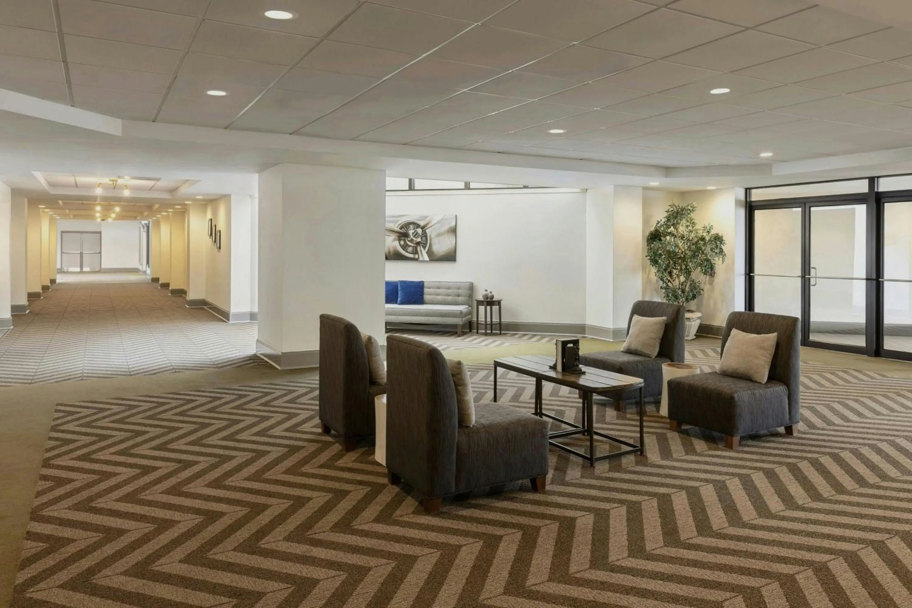 Meeting/conference room in Four Points by Sheraton Milwaukee Airport