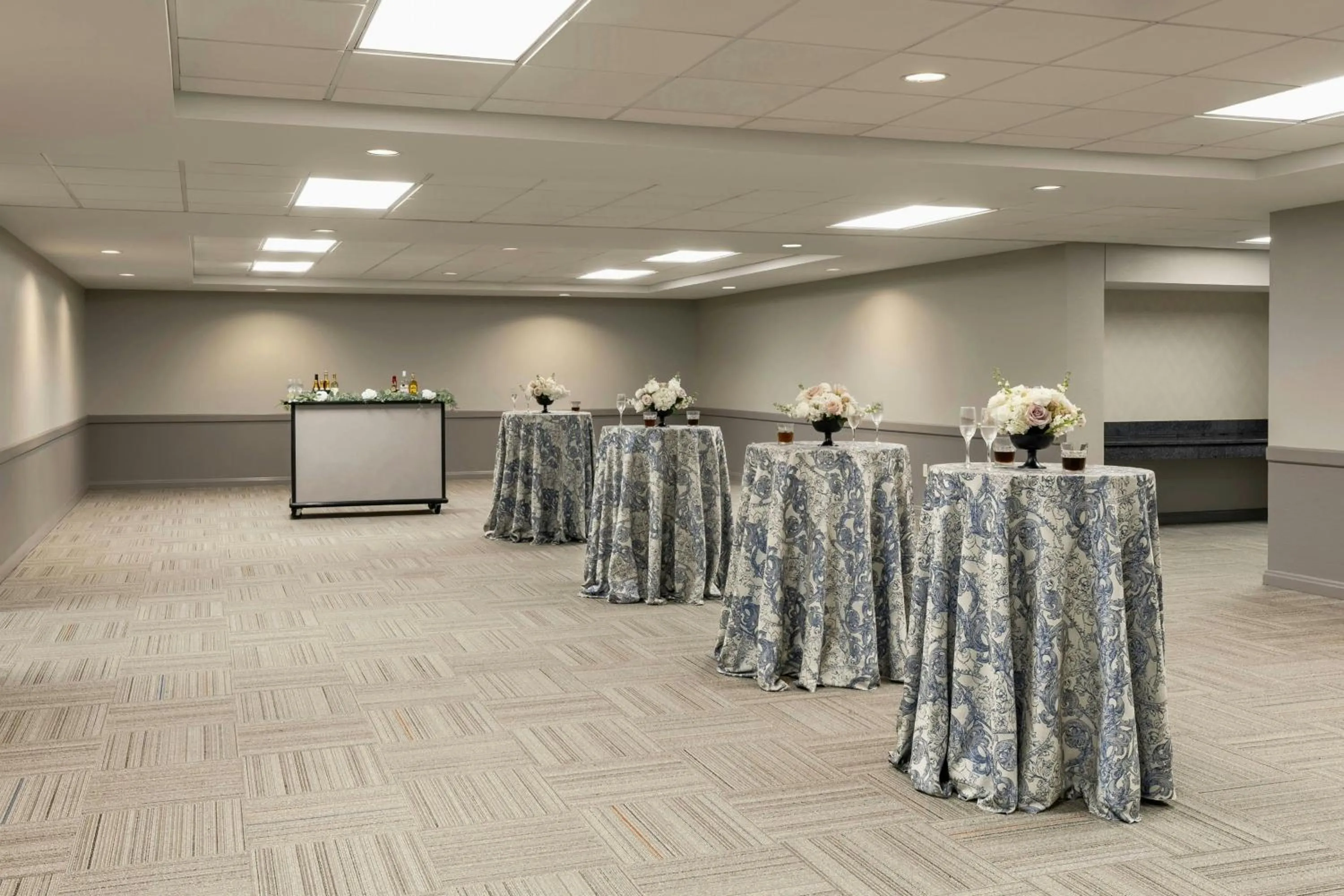 Meeting/conference room in Four Points by Sheraton Milwaukee Airport