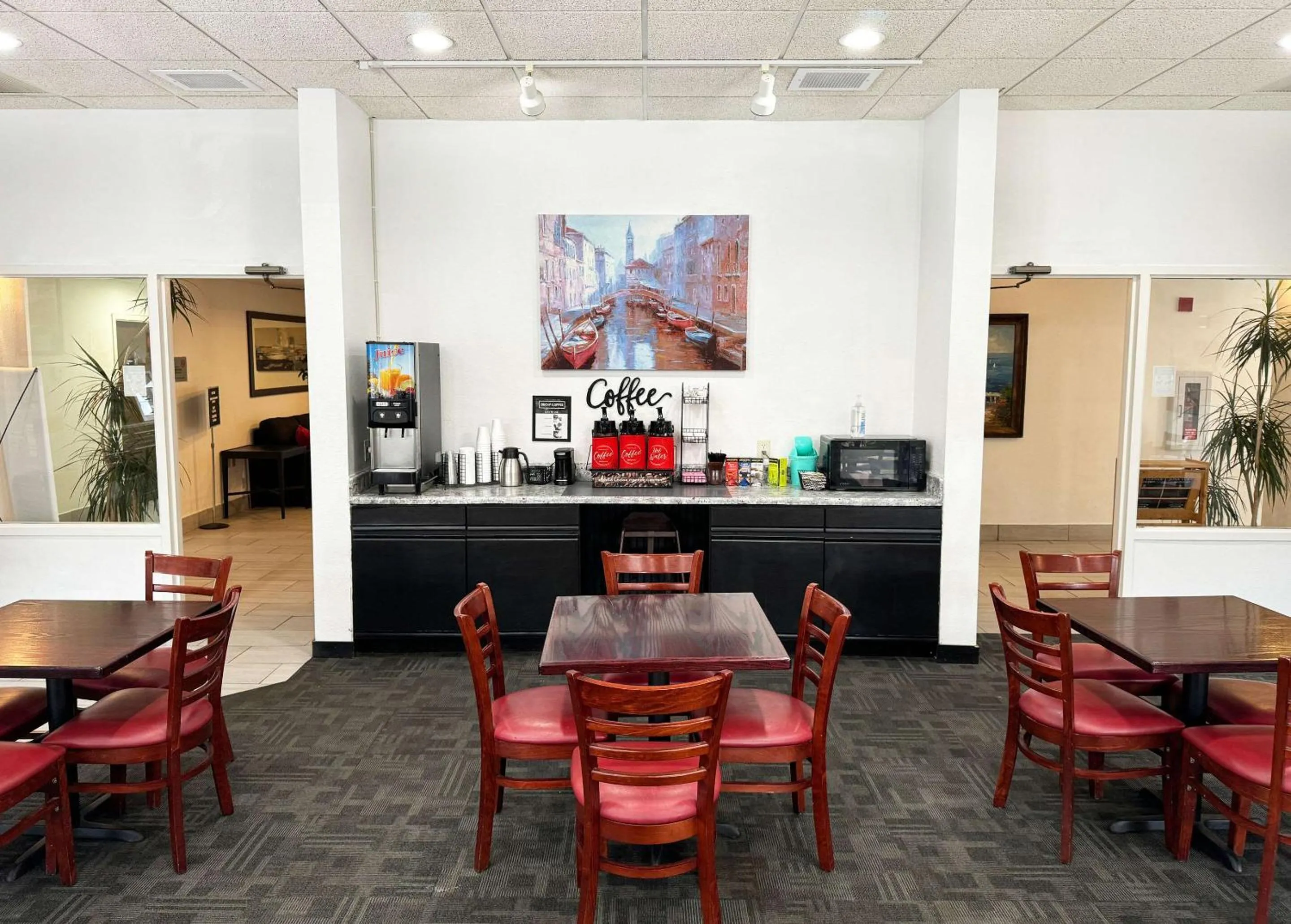 Breakfast in Econo Lodge Wausau - Rothschild