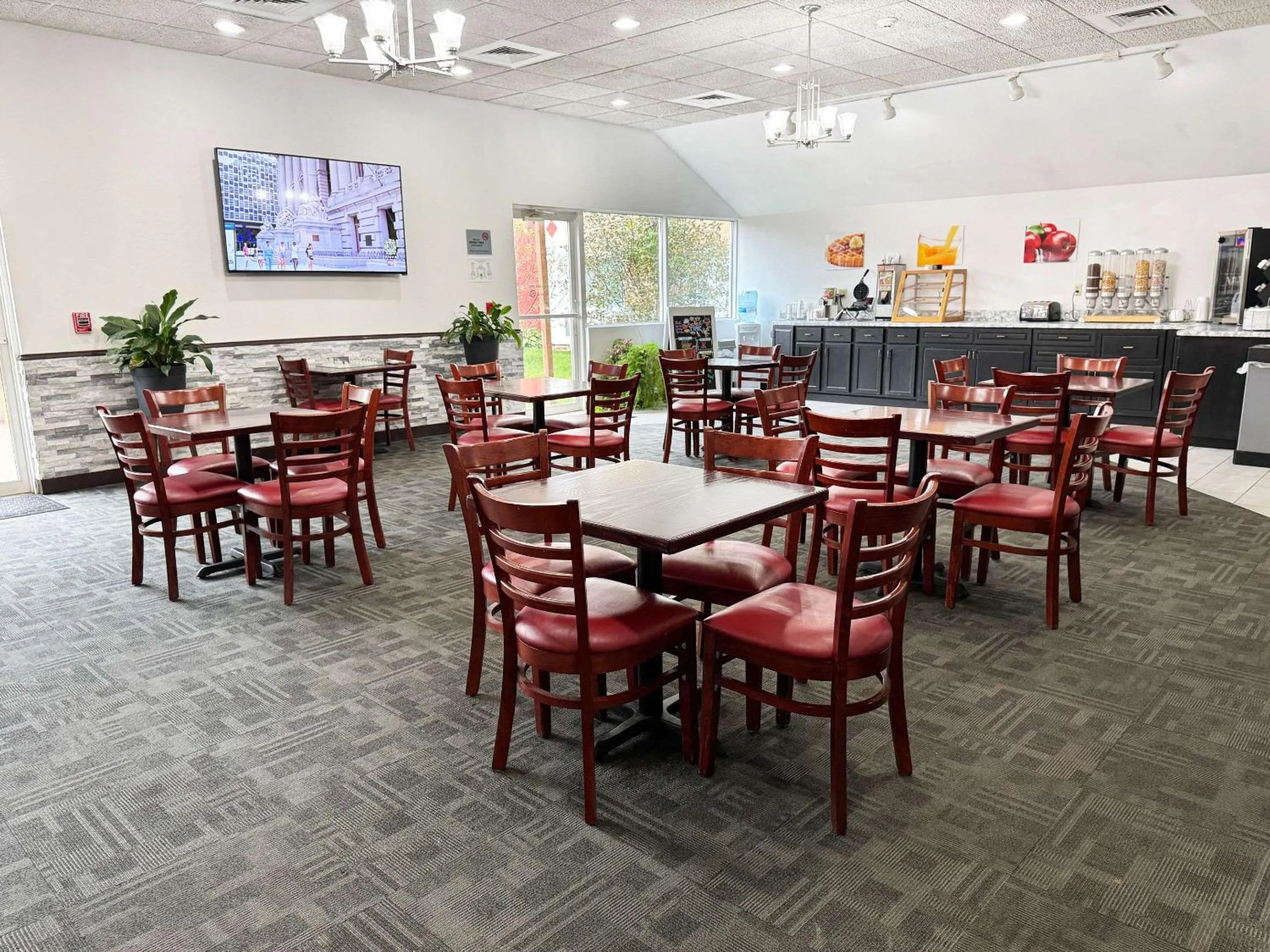 Breakfast in Econo Lodge Wausau - Rothschild