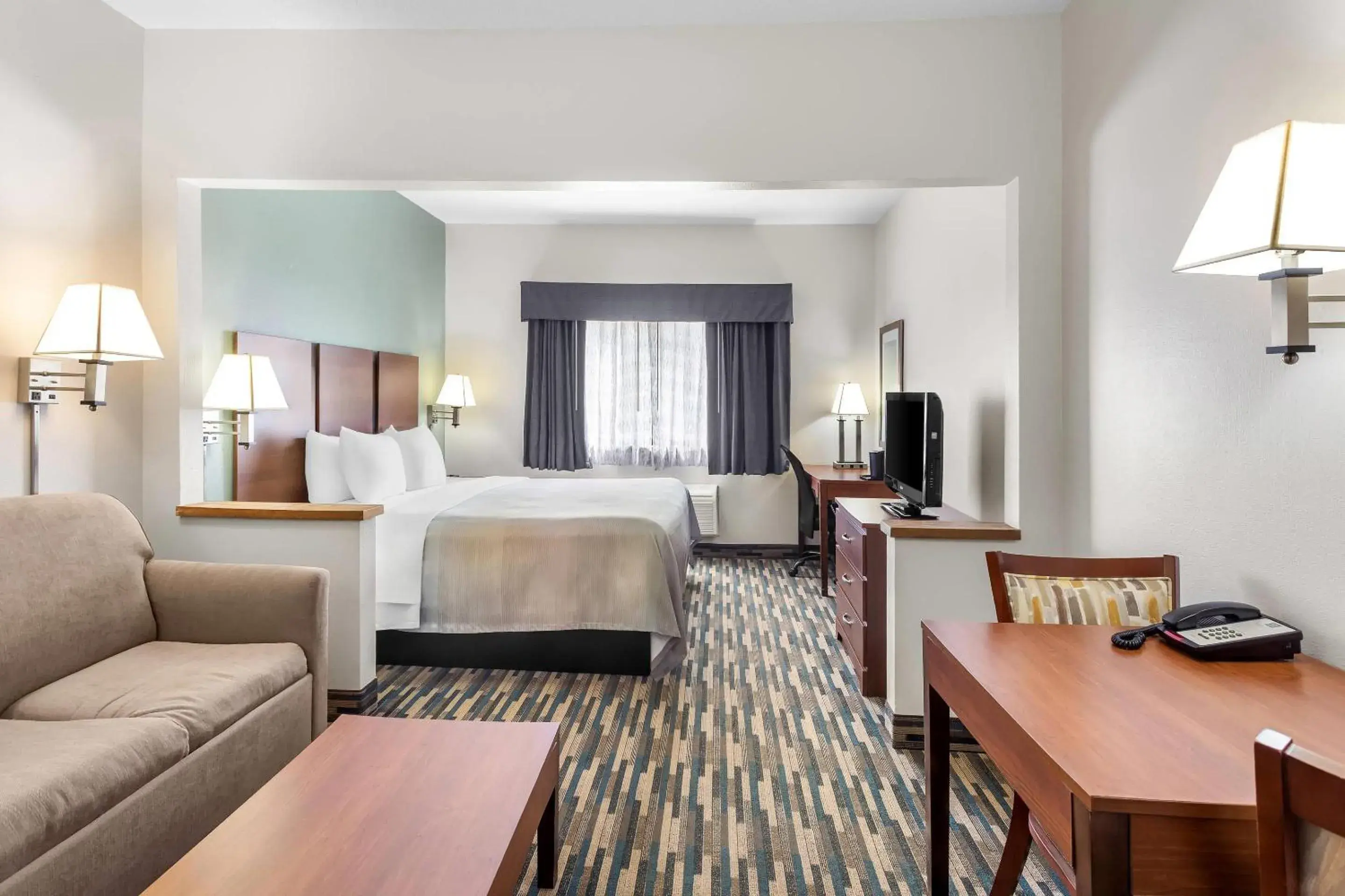 Bedroom, Bed in Quality Inn Beloit Bedroom, Bed in Quality Inn Beloit