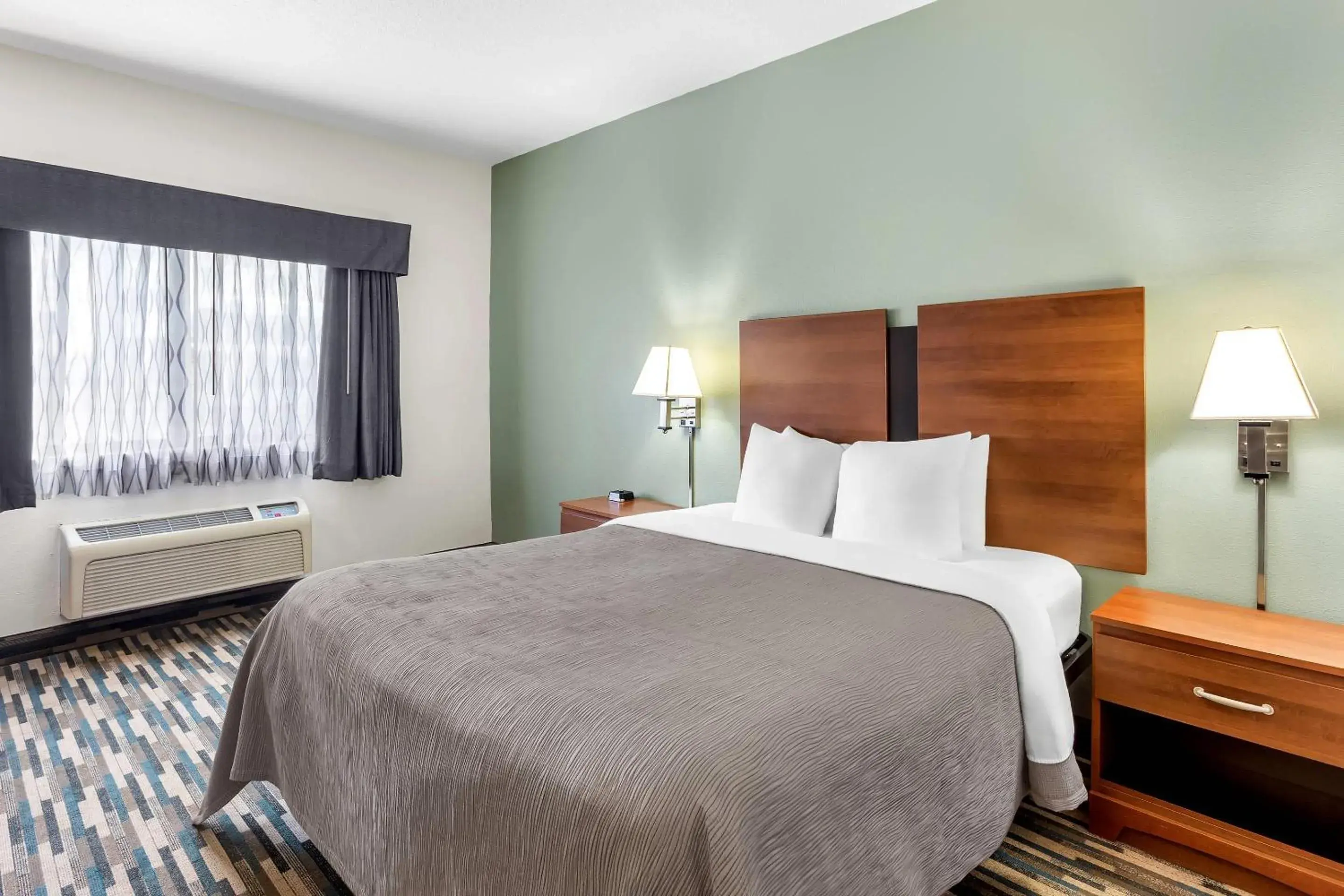 Bedroom, Bed in Quality Inn Beloit Bedroom, Bed in Quality Inn Beloit