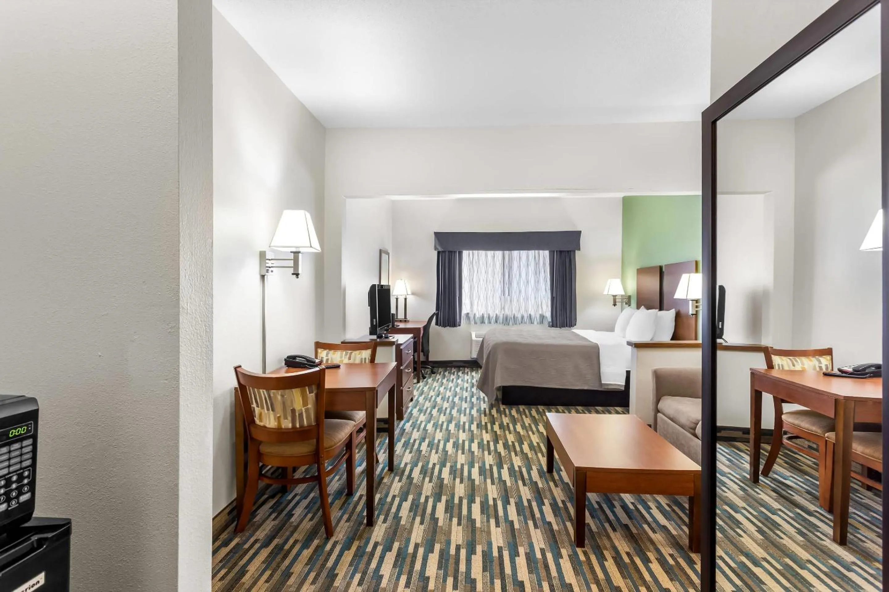 Bedroom, Bed in Quality Inn Beloit