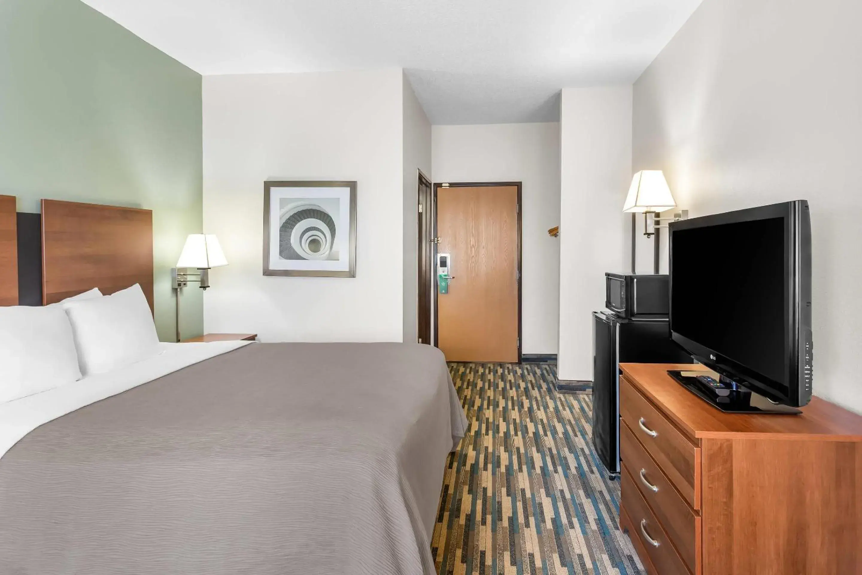 Bedroom, Bed in Quality Inn Beloit Bedroom, Bed in Quality Inn Beloit