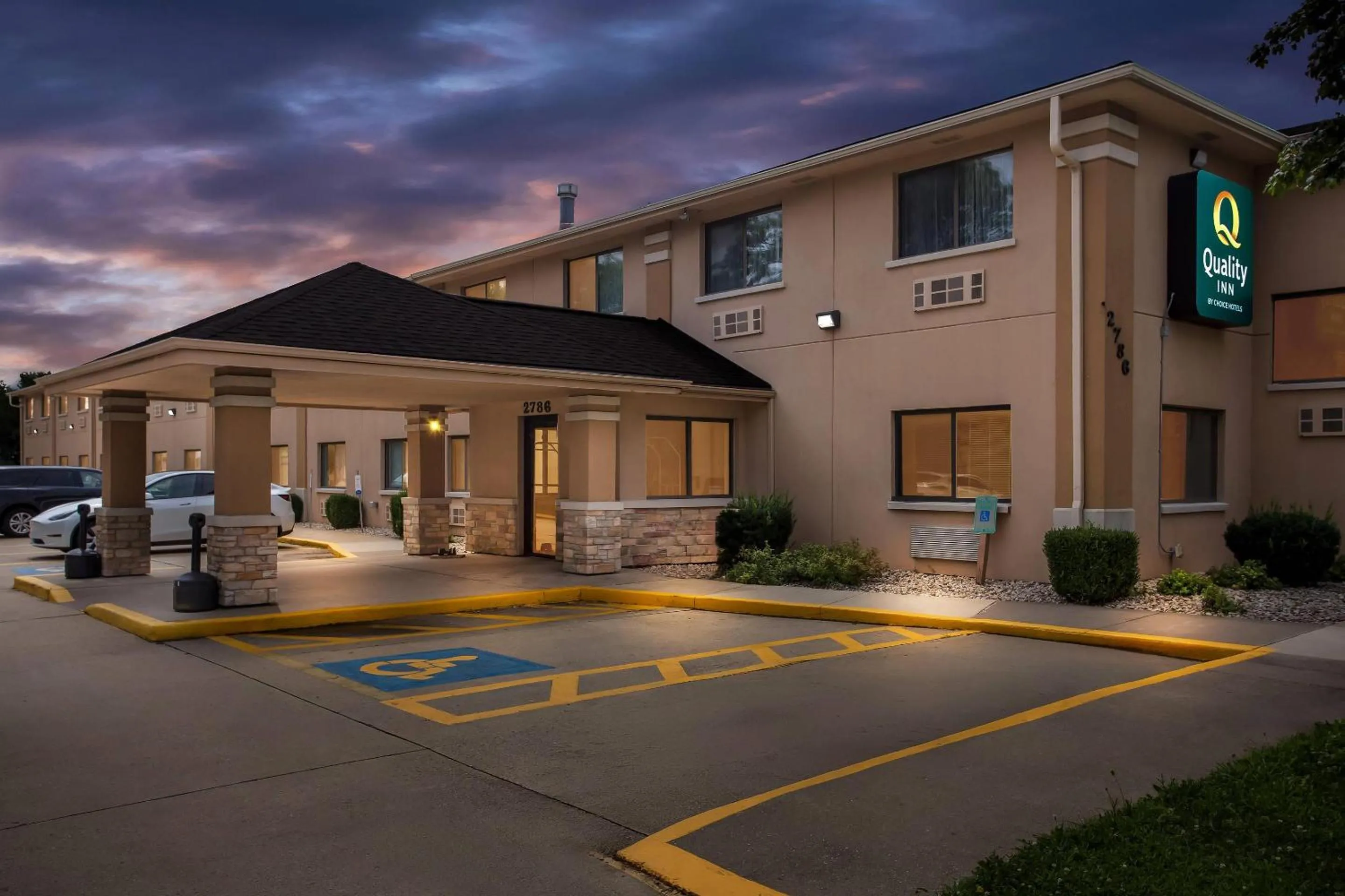 Property building in Quality Inn Beloit