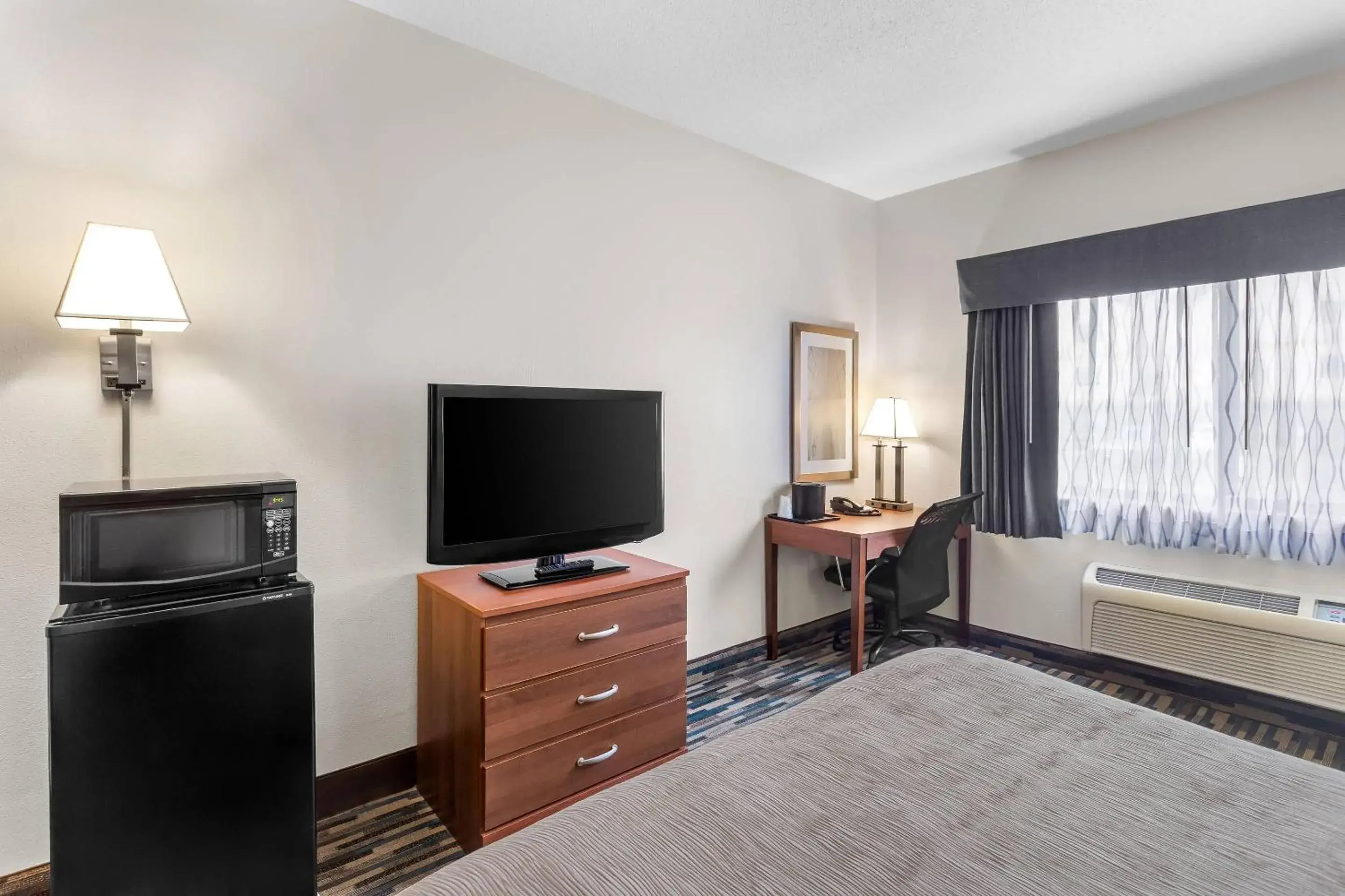 Bedroom, Bed in Quality Inn Beloit Bedroom, Bed in Quality Inn Beloit