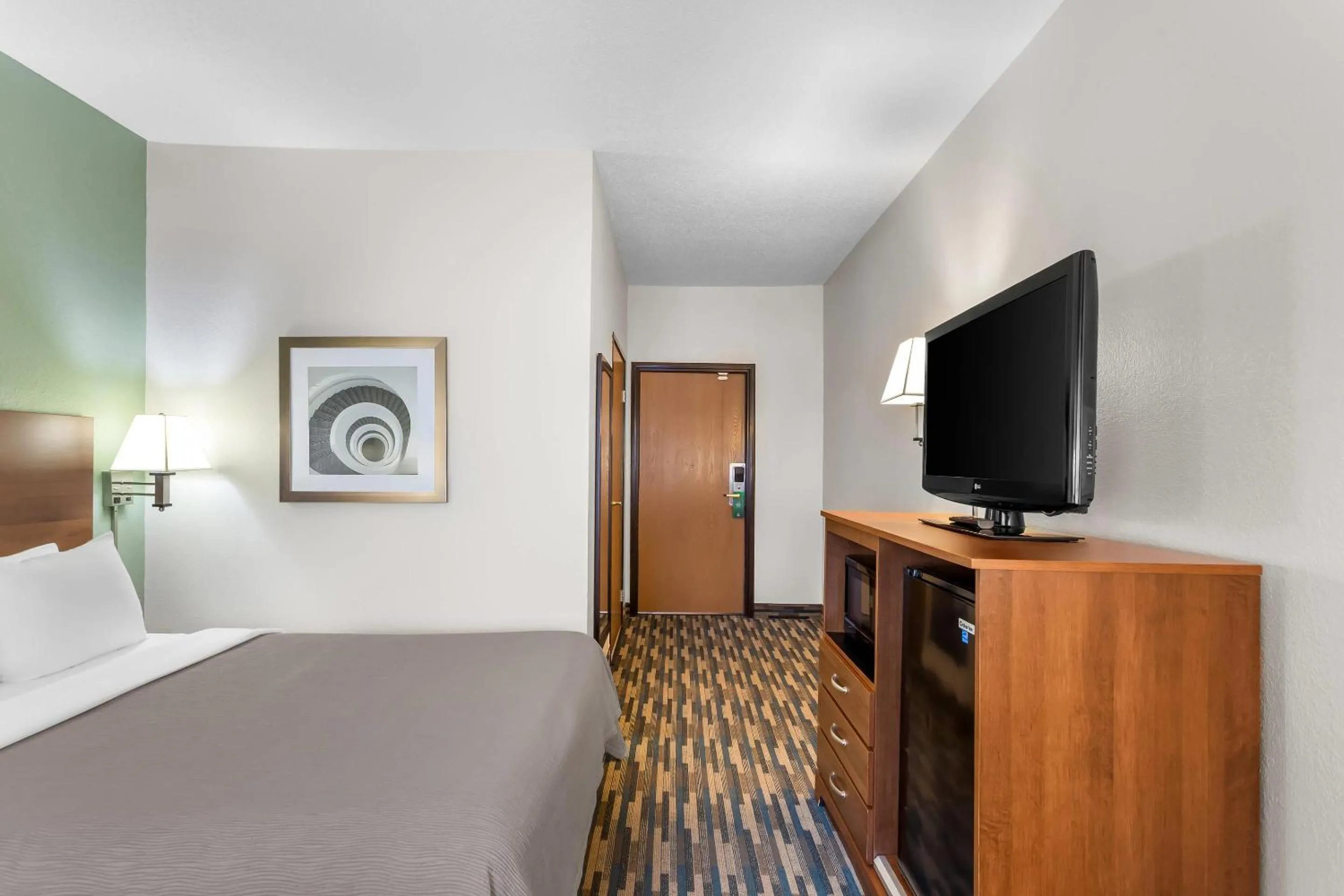 Bedroom, Bed in Quality Inn Beloit