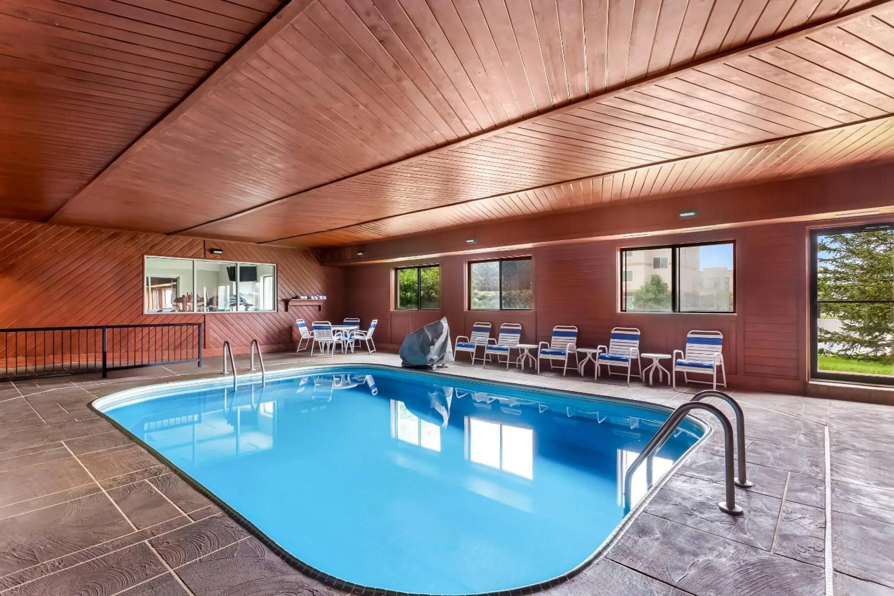 Swimming pool in Quality Inn Beloit Swimming pool in Quality Inn Beloit