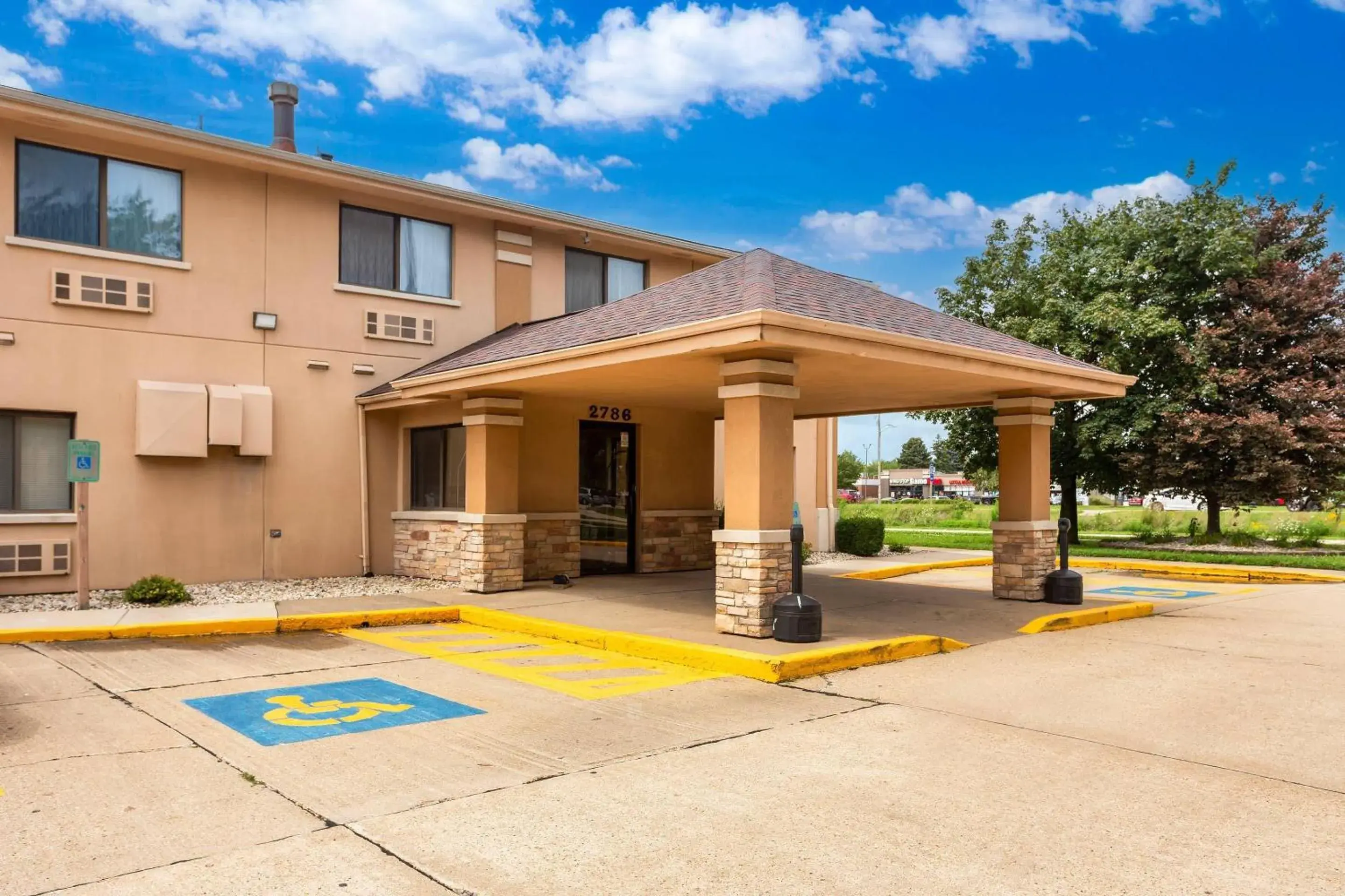 Property building in Quality Inn Beloit Property building in Quality Inn Beloit