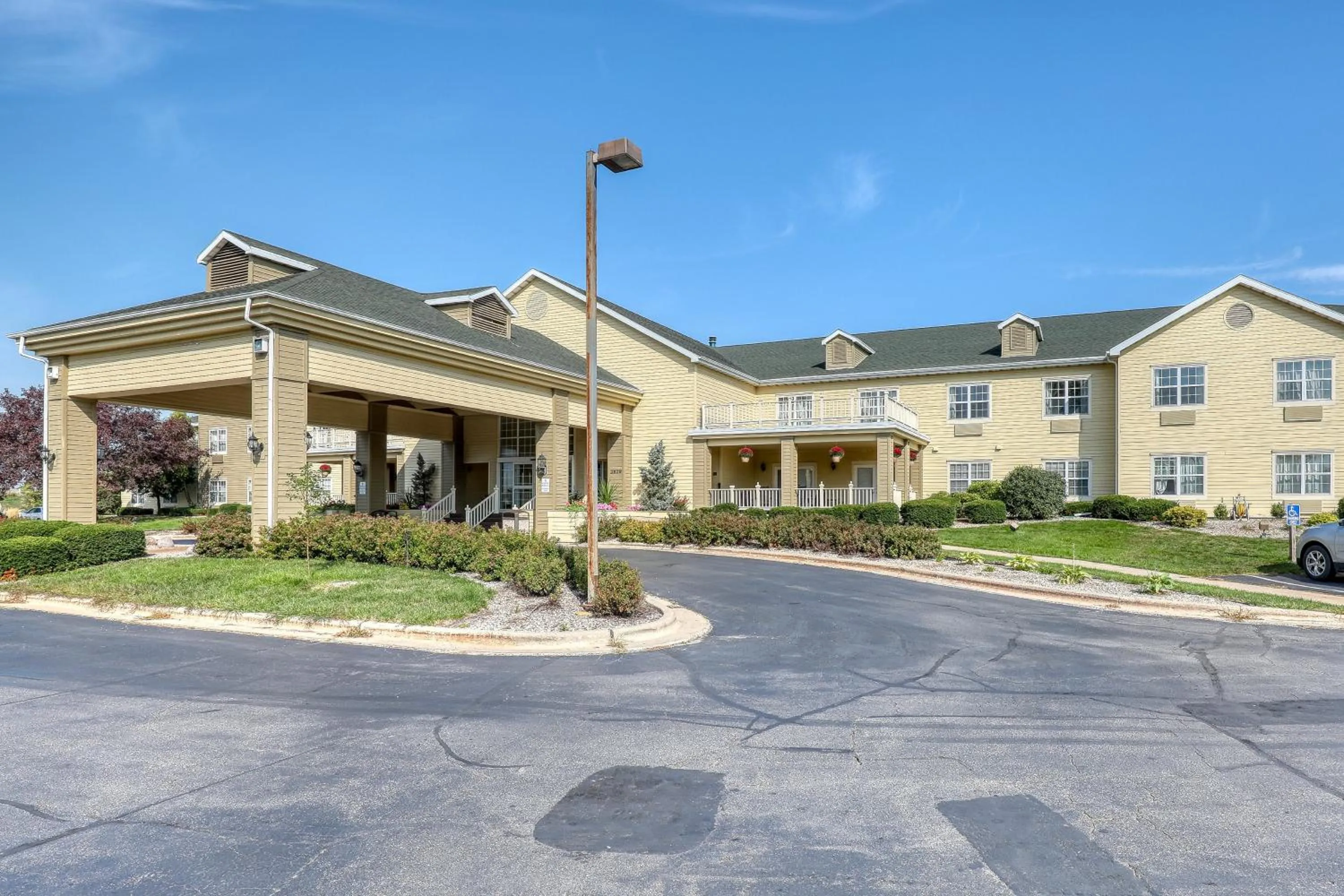 Property building in Comfort Suites Appleton Airport