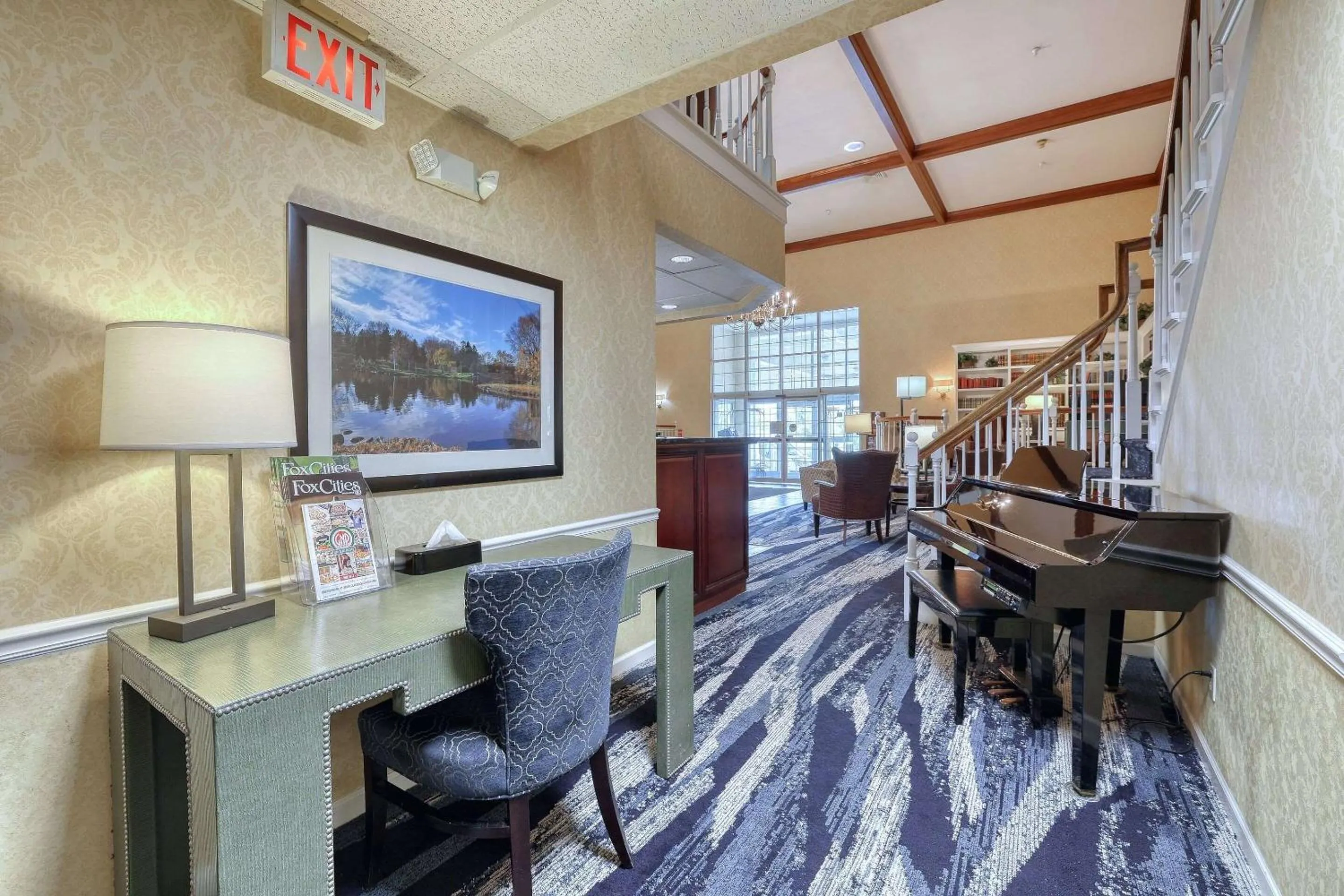 Lobby or reception in Comfort Suites Appleton Airport