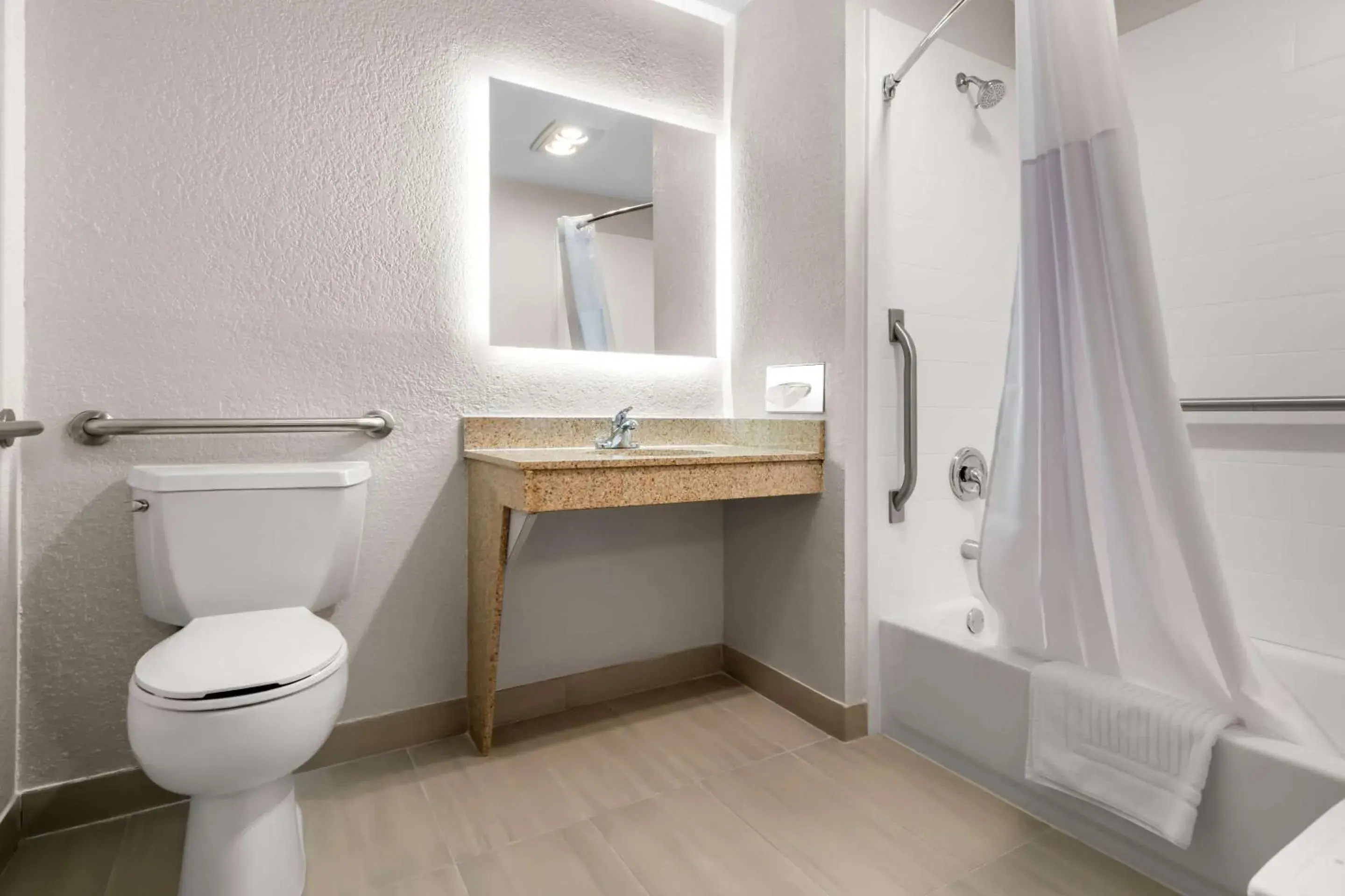 Bedroom in Comfort Suites Stevens Point Bedroom in Comfort Suites Stevens Point