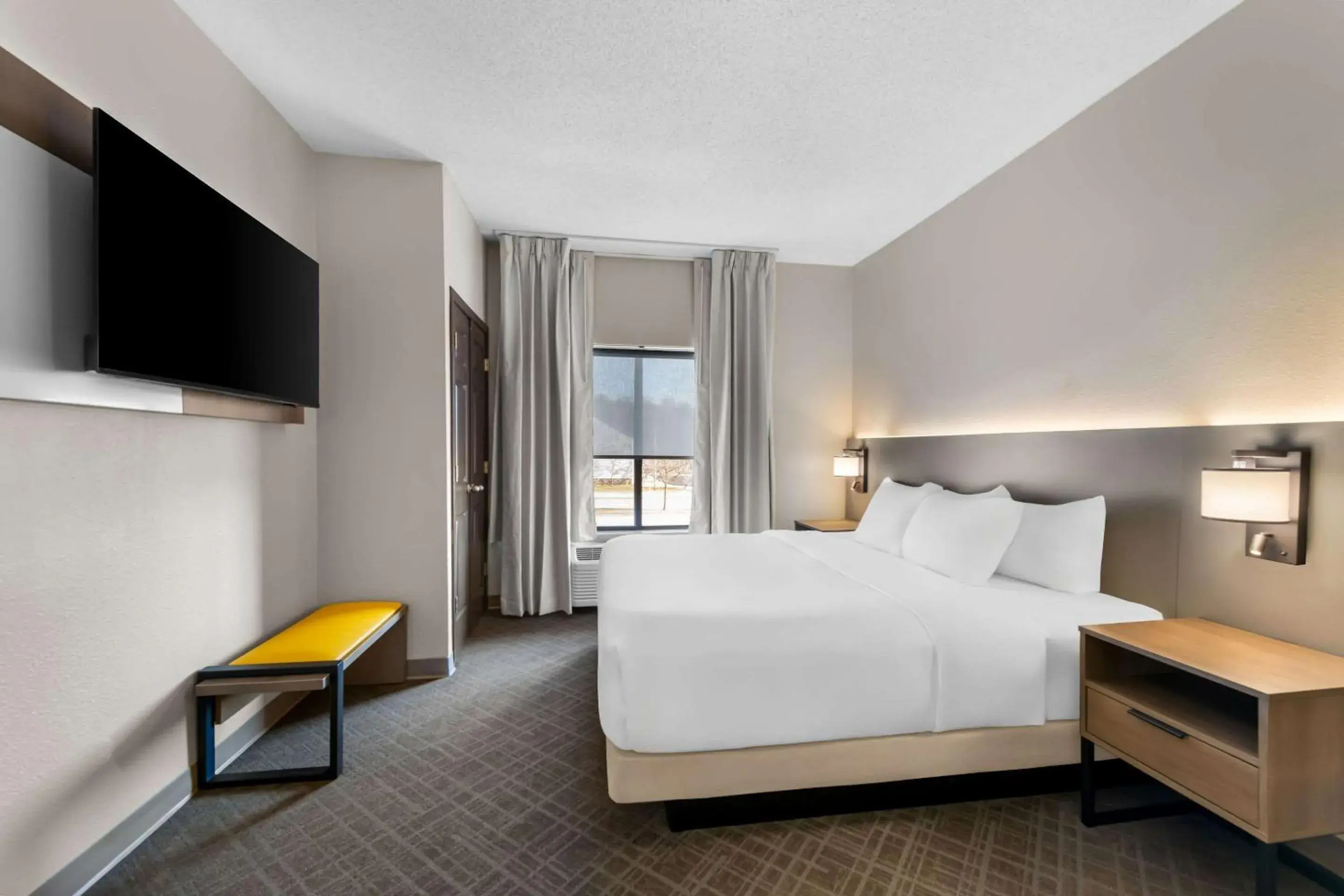 Bedroom, Bed in Comfort Suites Stevens Point Bedroom, Bed in Comfort Suites Stevens Point