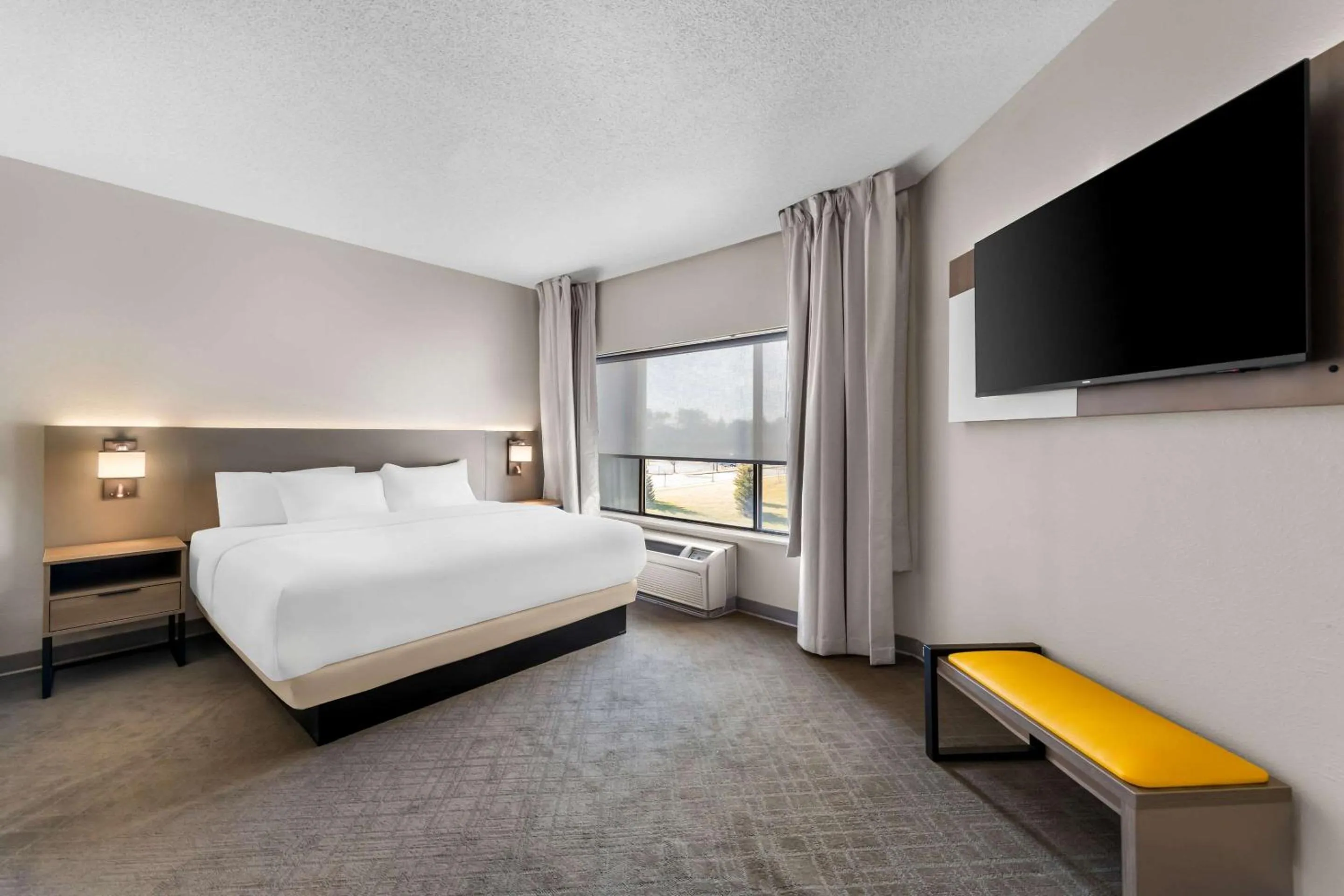 Bedroom, Bed in Comfort Suites Stevens Point