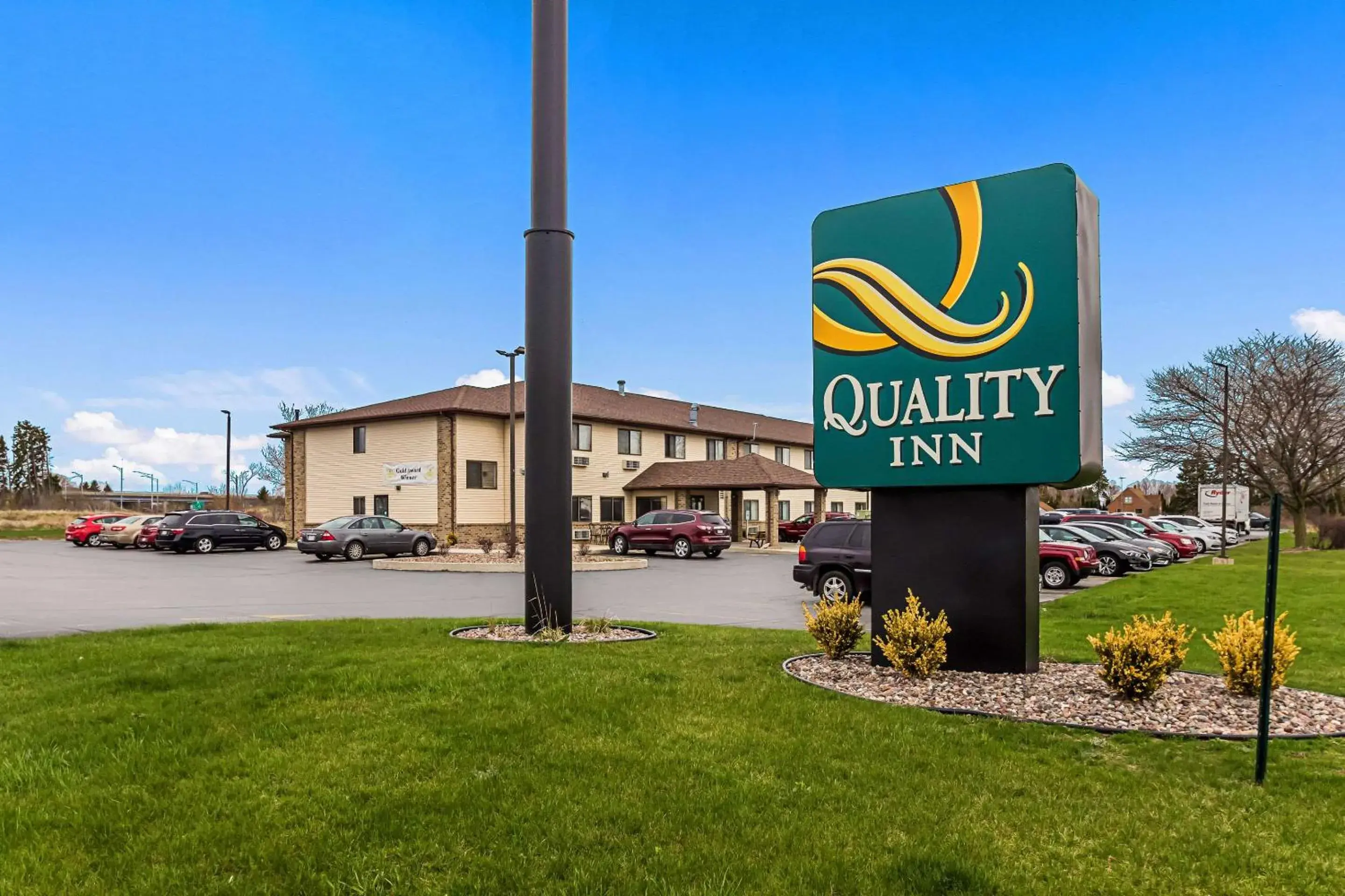 Property building in Quality Inn Sheboygan North I-43 Property building in Quality Inn Sheboygan North I-43