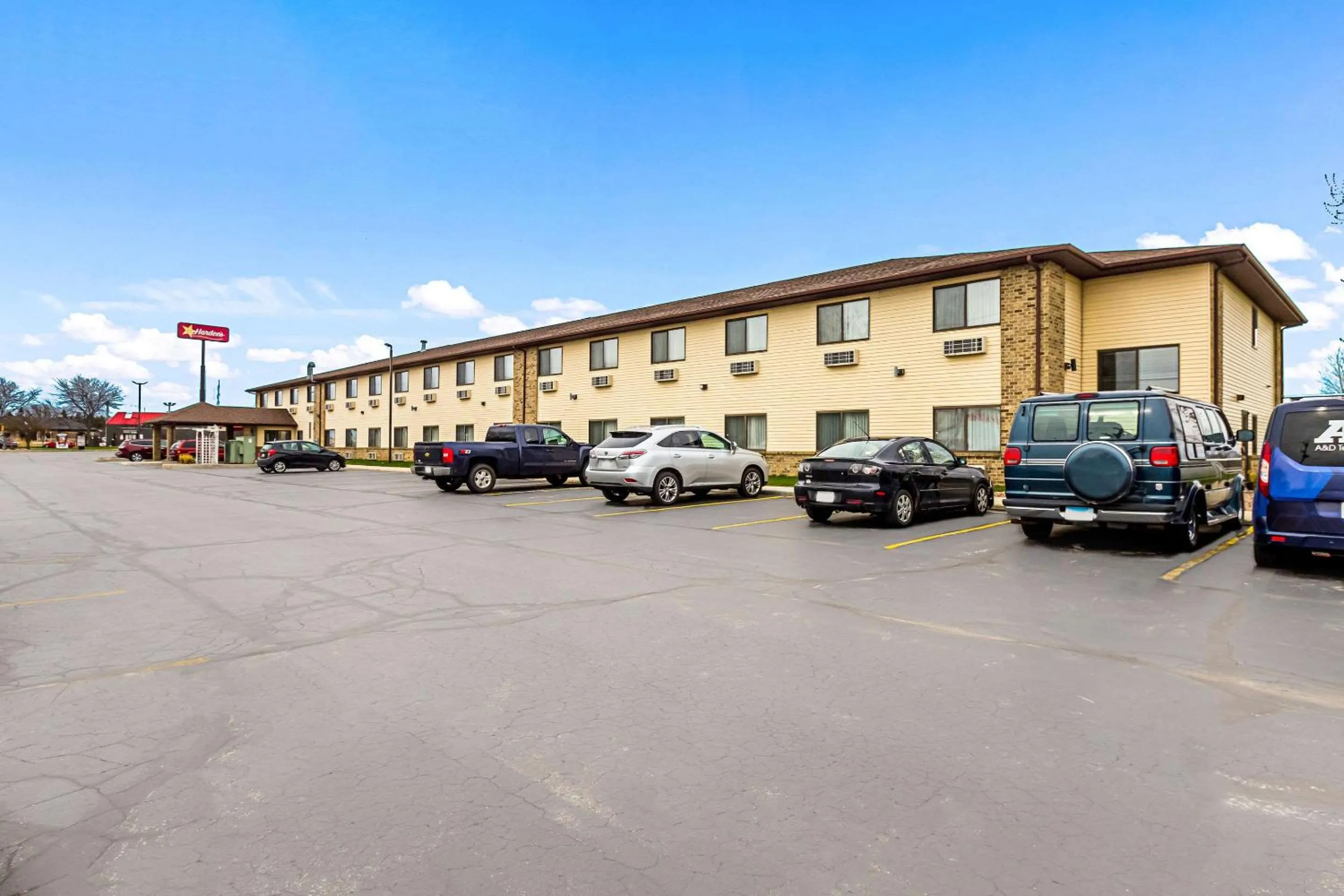 Property building in Quality Inn Sheboygan North I-43