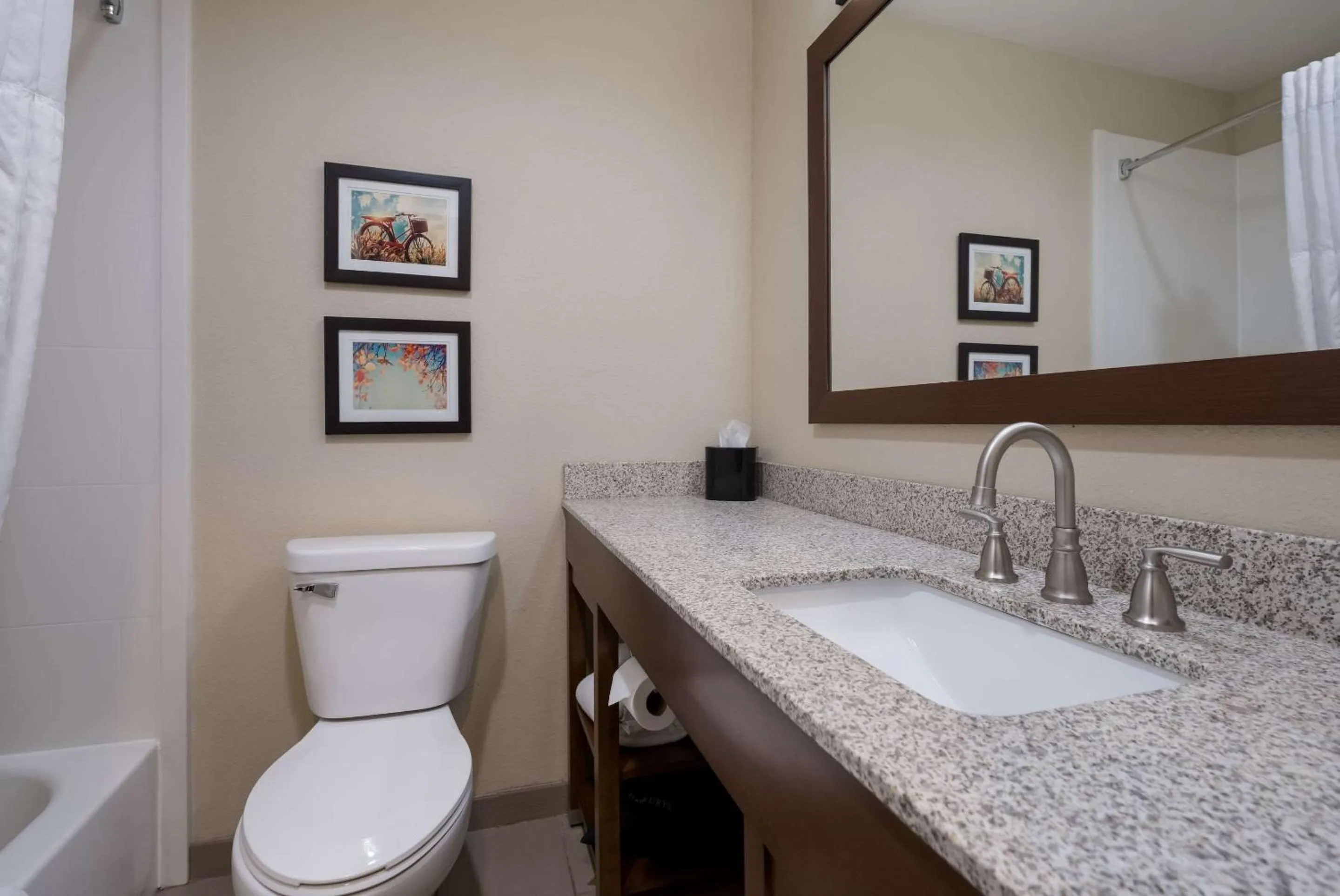 Bedroom in Comfort Inn Onalaska - La Crosse Area