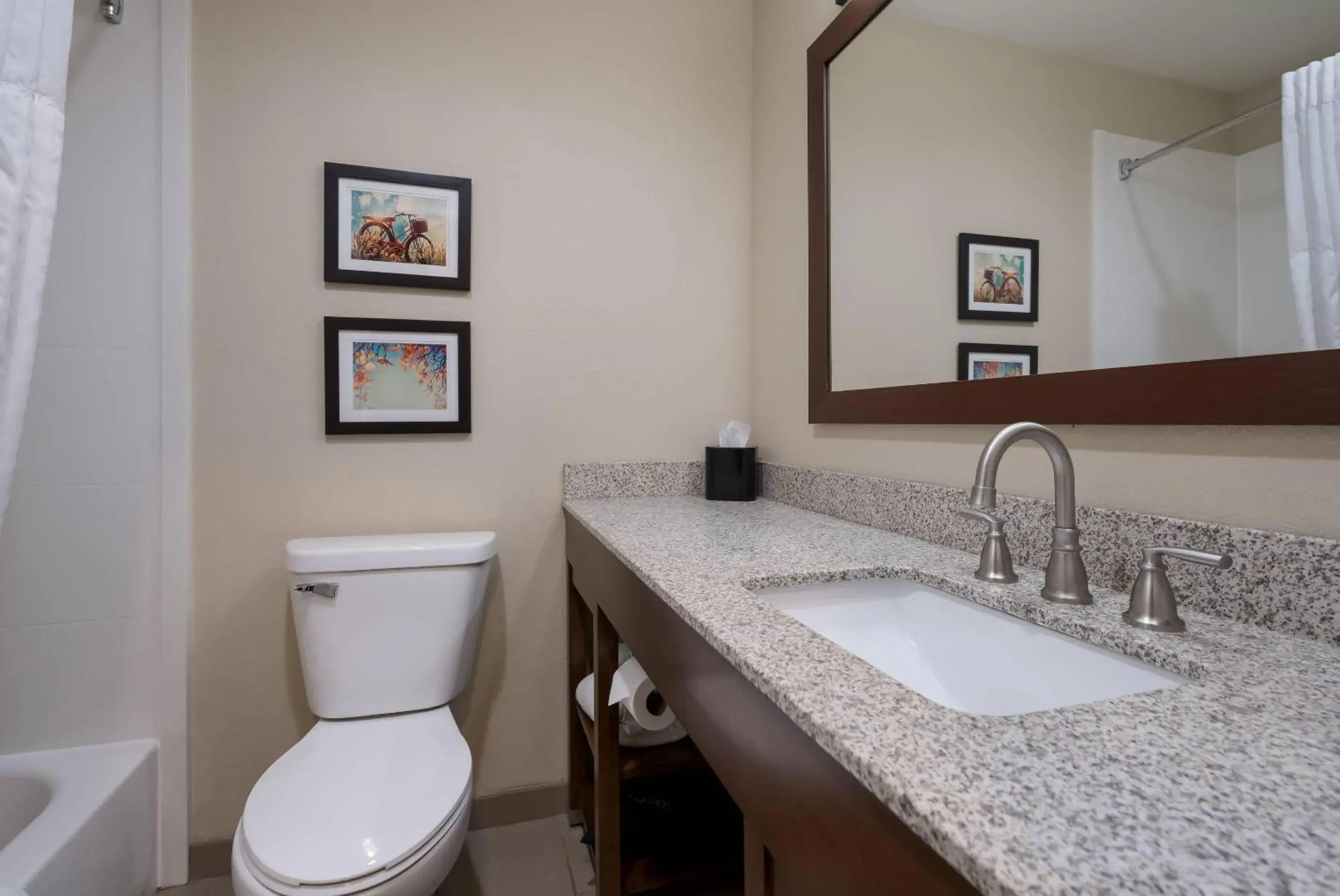 Bedroom in Comfort Inn Onalaska - La Crosse Area Bedroom in Comfort Inn Onalaska - La Crosse Area