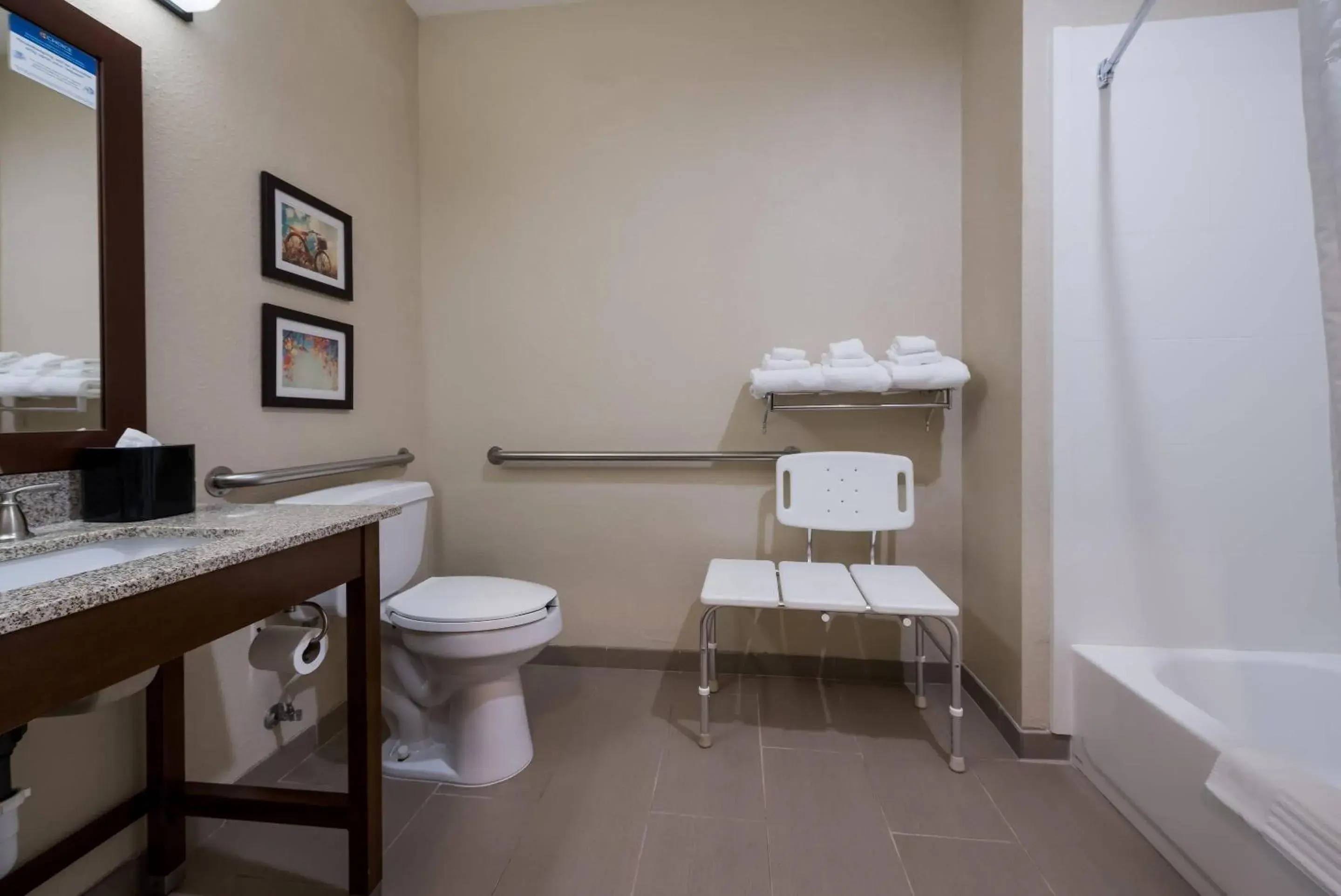 Bedroom in Comfort Inn Onalaska - La Crosse Area Bedroom in Comfort Inn Onalaska - La Crosse Area