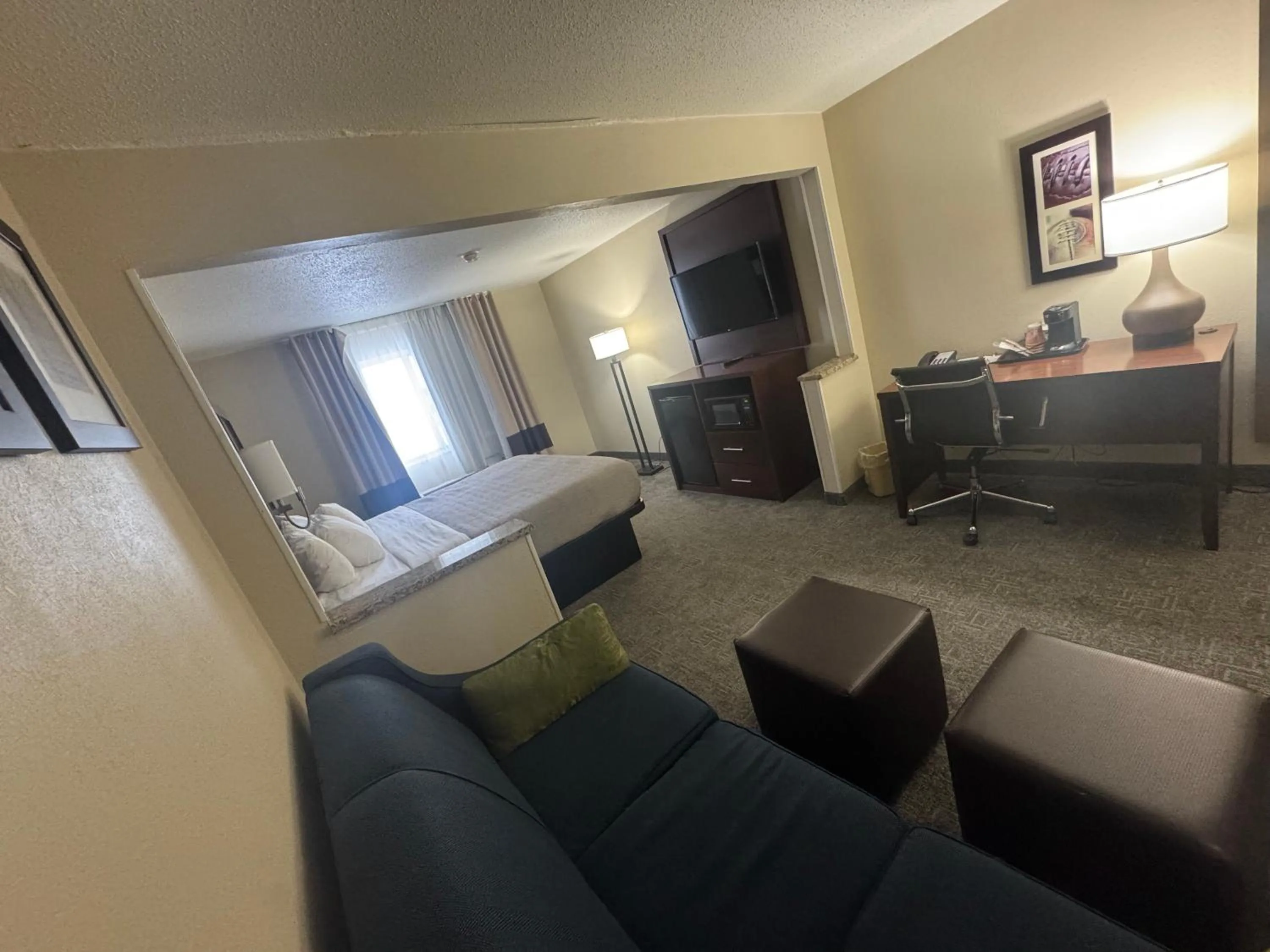 Seating area in Quality Inn & Suites Green Bay - Ashwaubenon