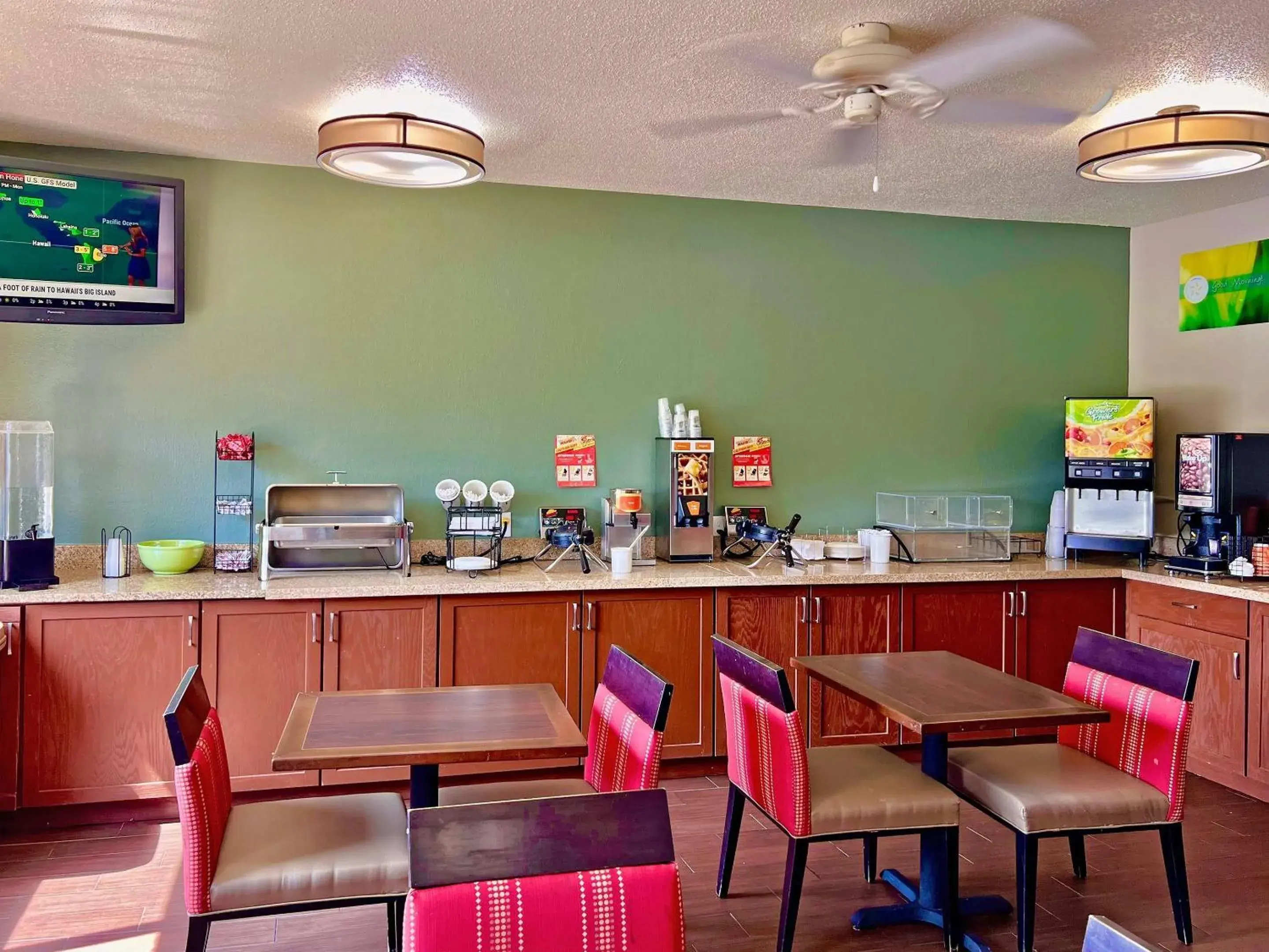 Breakfast in Quality Inn & Suites Green Bay - Ashwaubenon Breakfast in Quality Inn & Suites Green Bay - Ashwaubenon