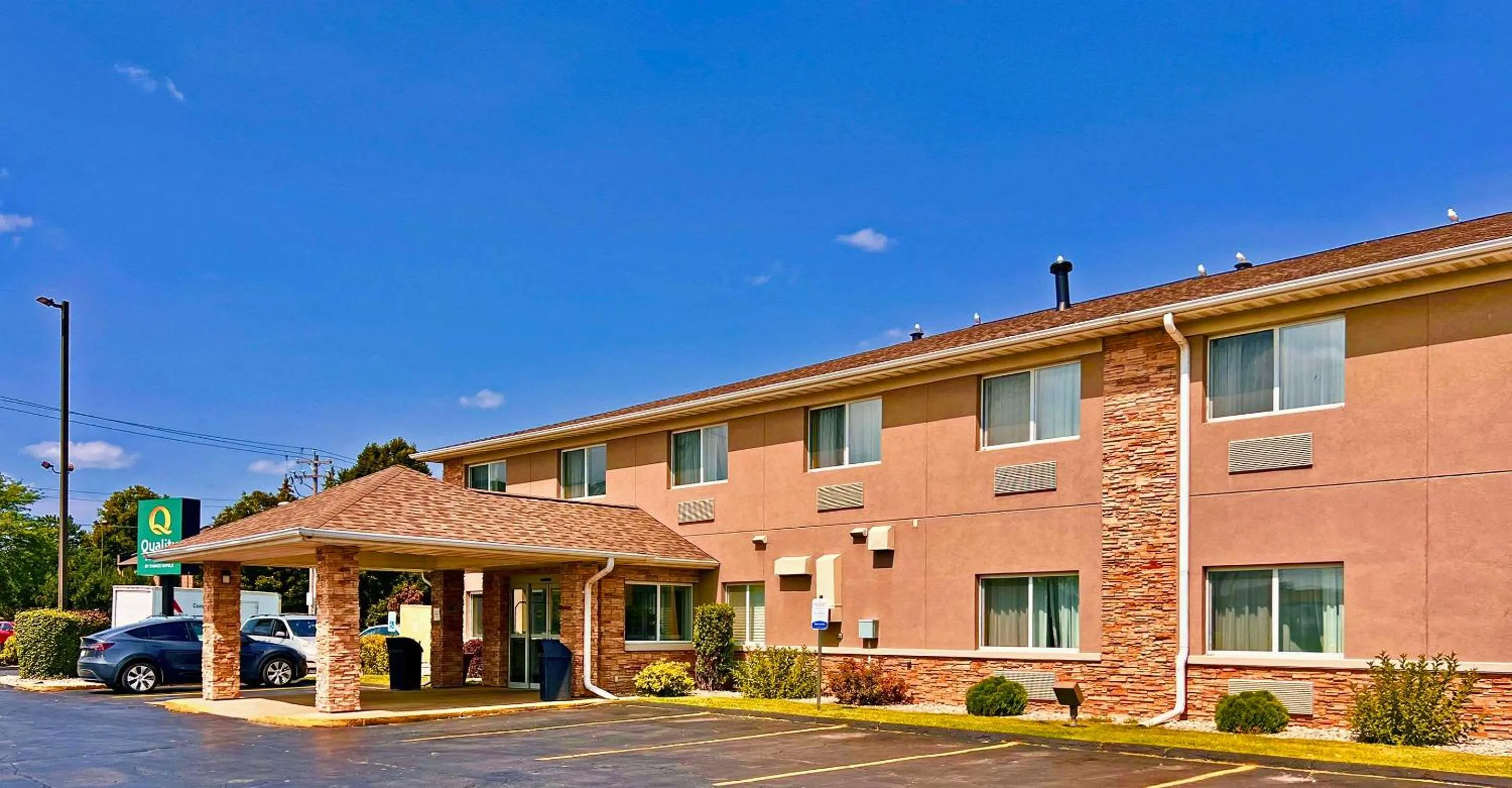 Property building in Quality Inn & Suites Green Bay - Ashwaubenon