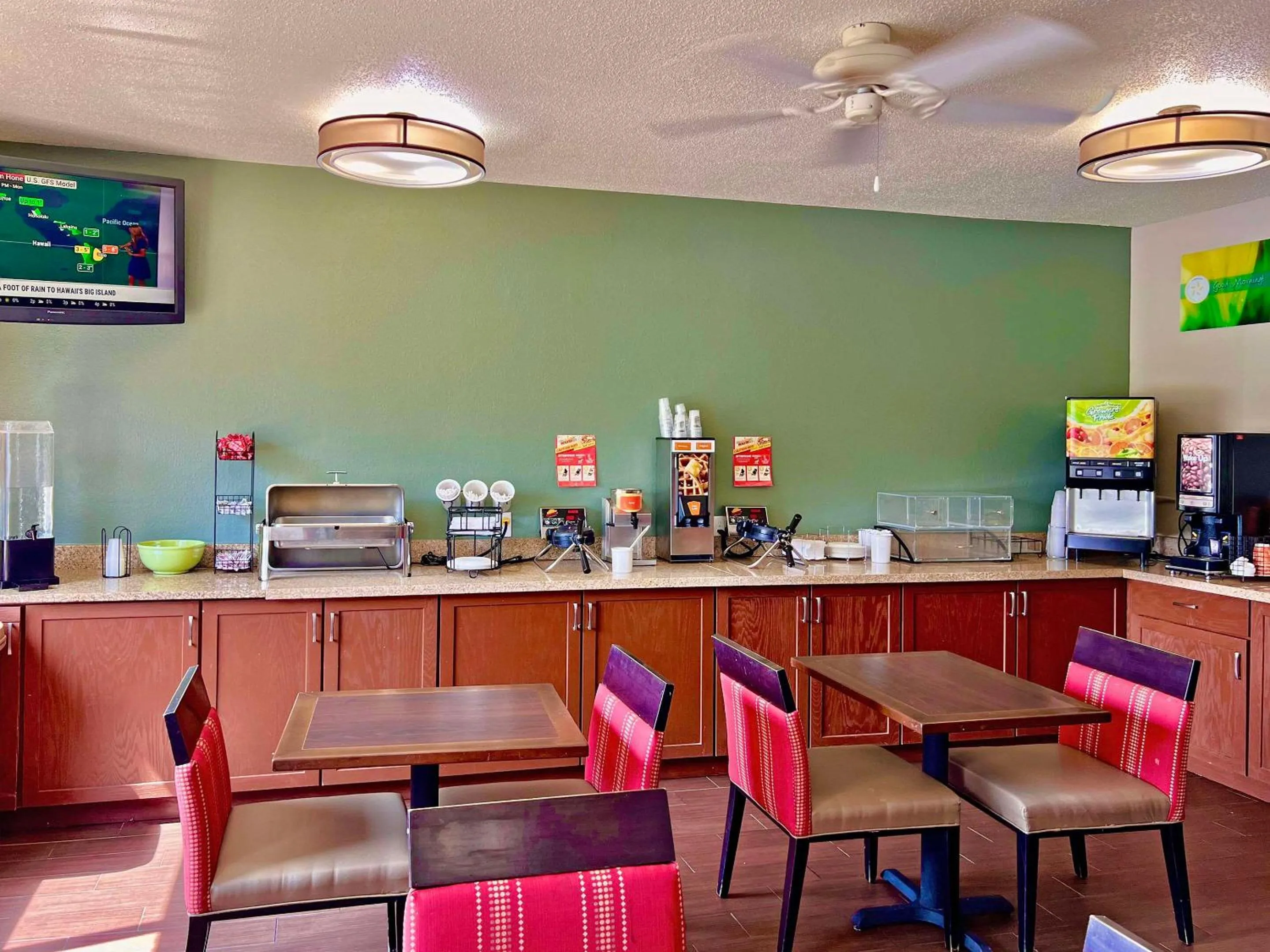 Breakfast in Quality Inn & Suites Green Bay - Ashwaubenon