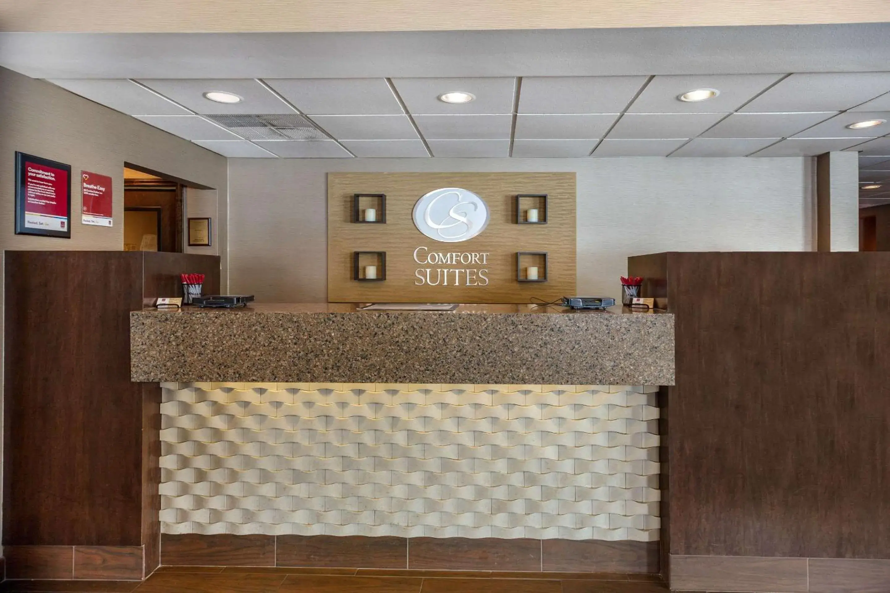 Lobby or reception in Comfort Suites Green Bay West Lobby or reception in Comfort Suites Green Bay West