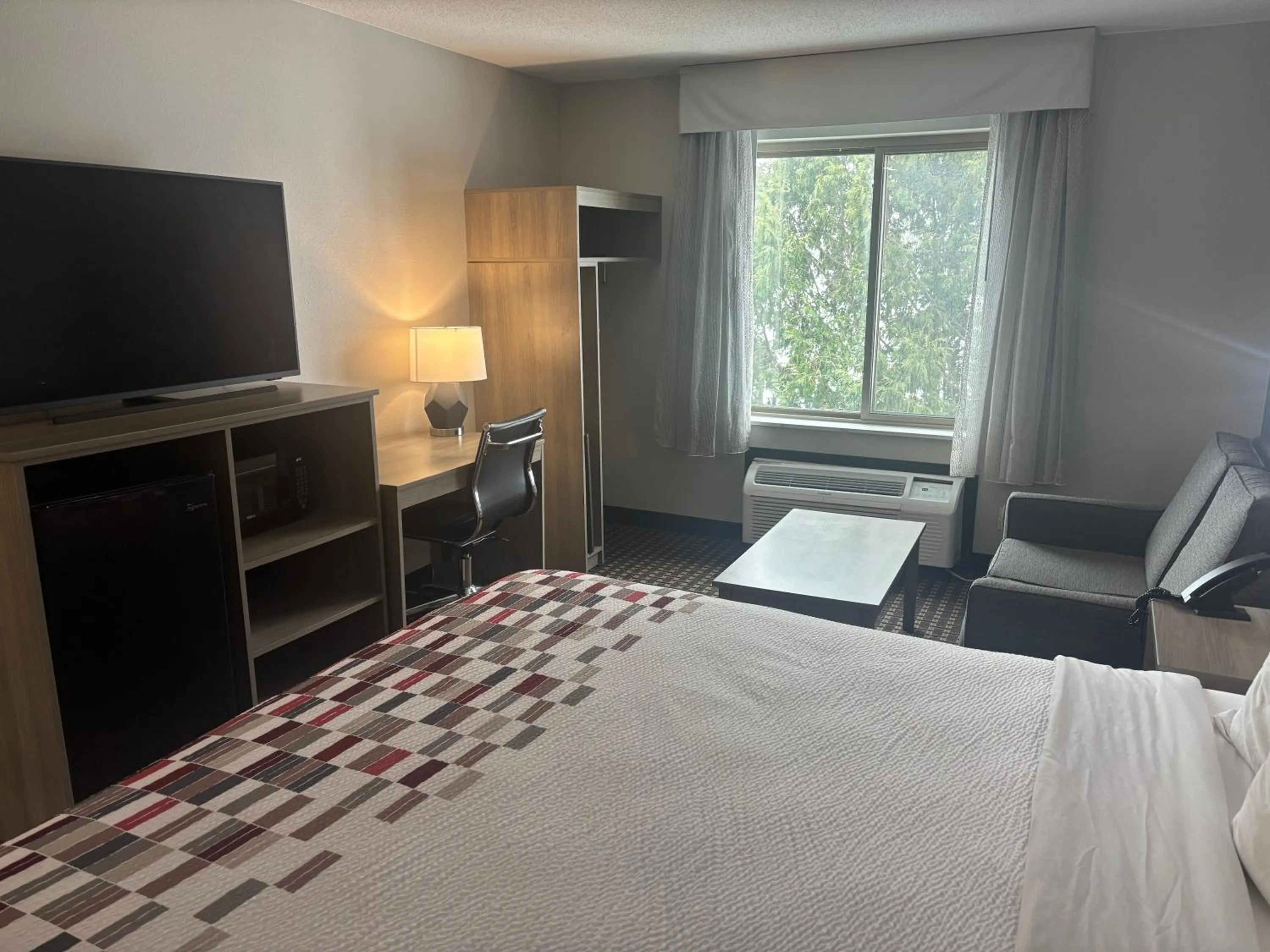 Bedroom, Bed in Red Roof Inn & Suites Tomah