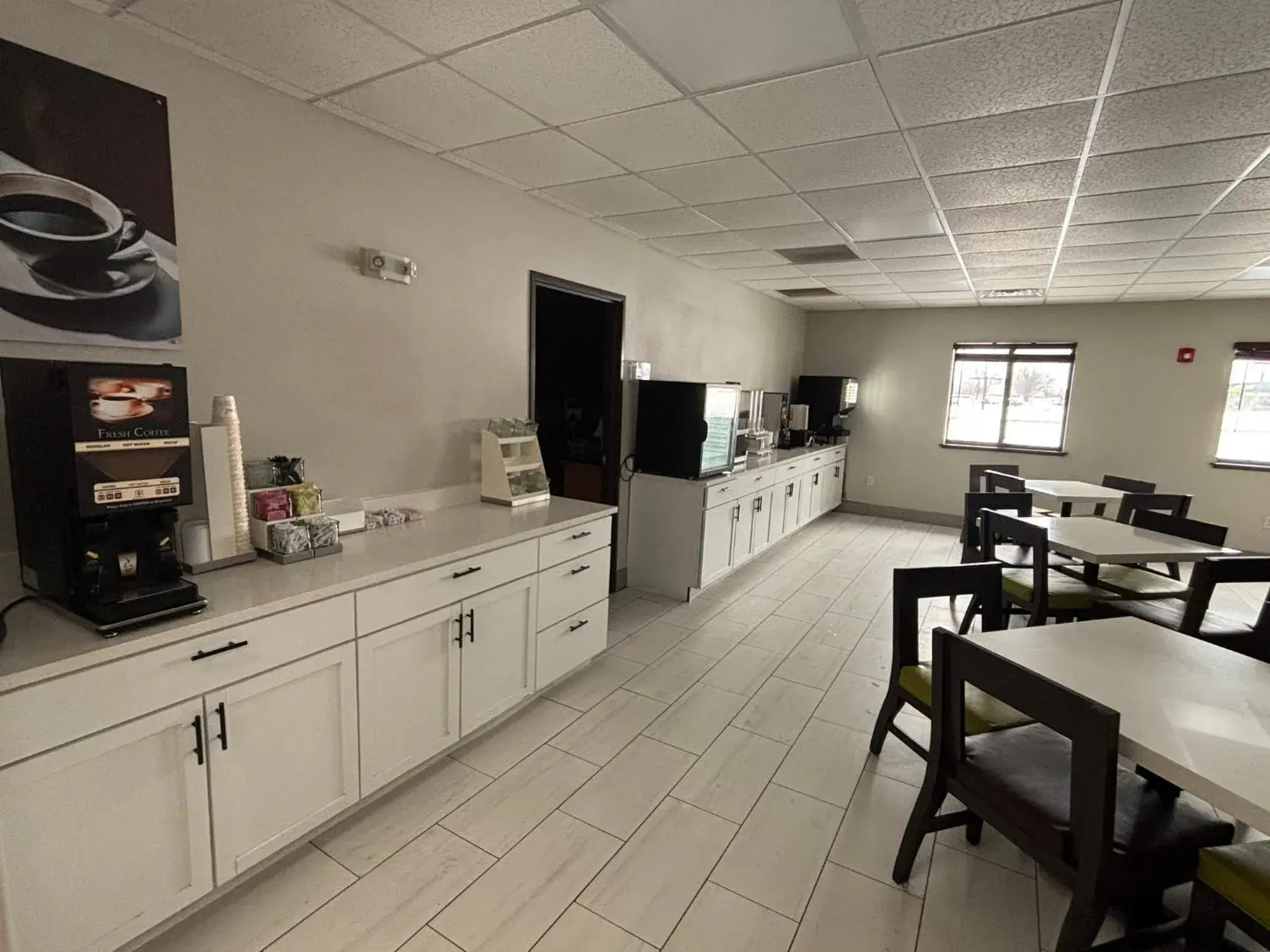 Breakfast in Red Roof Inn & Suites Tomah Breakfast in Red Roof Inn & Suites Tomah