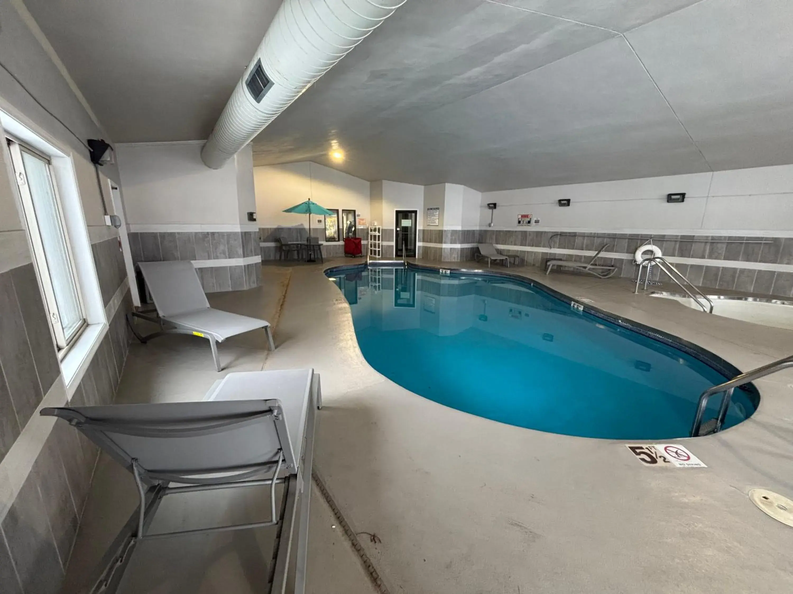 Swimming pool in Red Roof Inn & Suites Tomah Swimming pool in Red Roof Inn & Suites Tomah