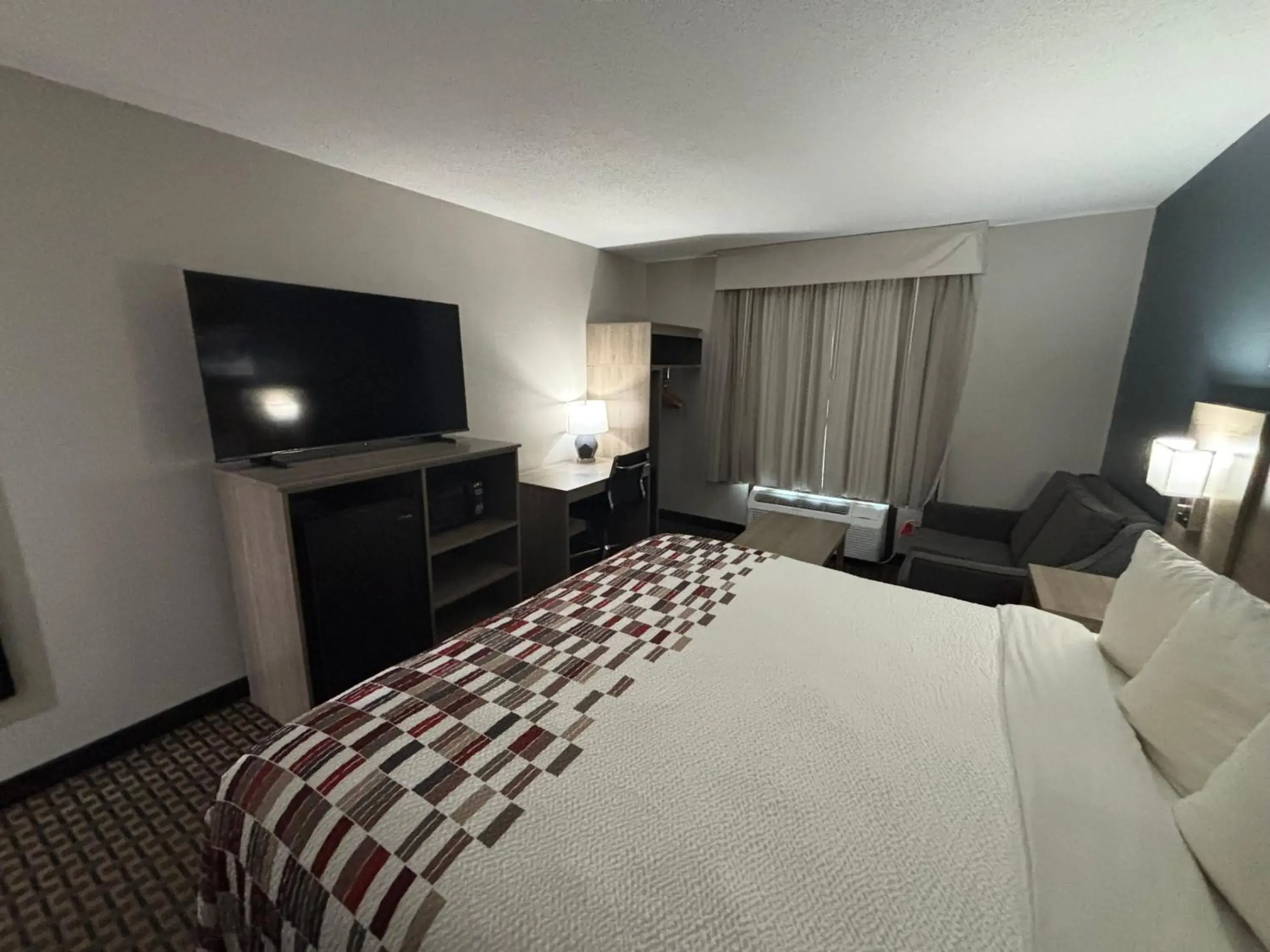 Bedroom, Bed in Red Roof Inn & Suites Tomah Bedroom, Bed in Red Roof Inn & Suites Tomah