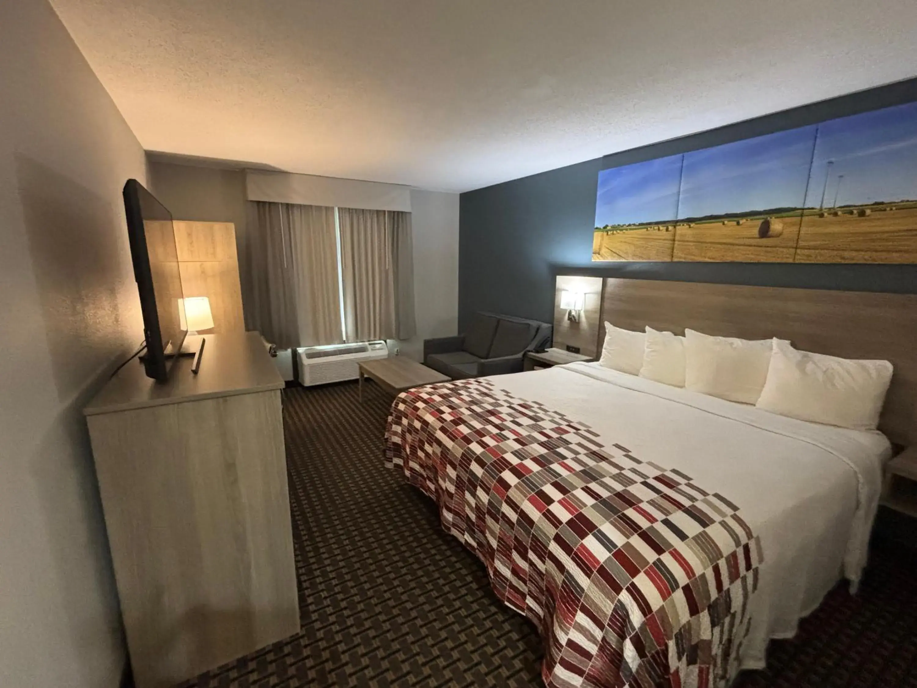 Bedroom, Bed in Red Roof Inn & Suites Tomah Bedroom, Bed in Red Roof Inn & Suites Tomah