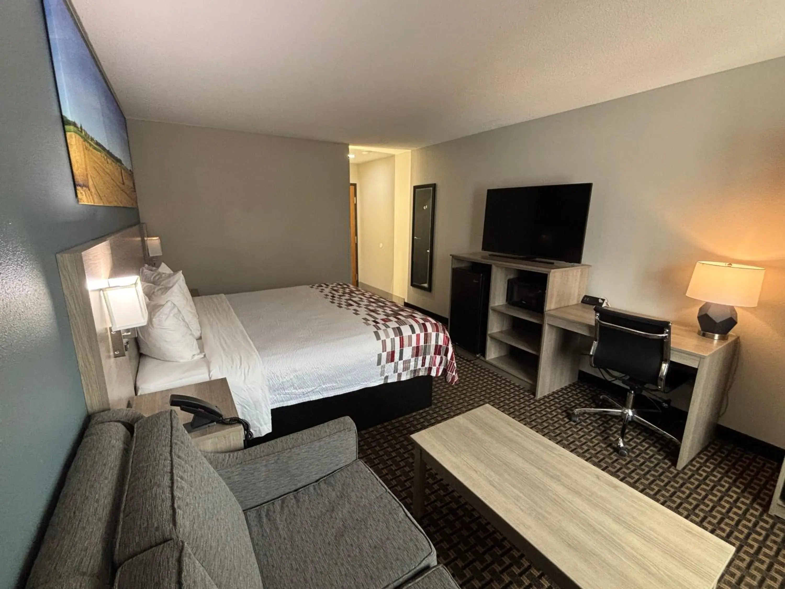 Bedroom, Bed in Red Roof Inn & Suites Tomah Bedroom, Bed in Red Roof Inn & Suites Tomah