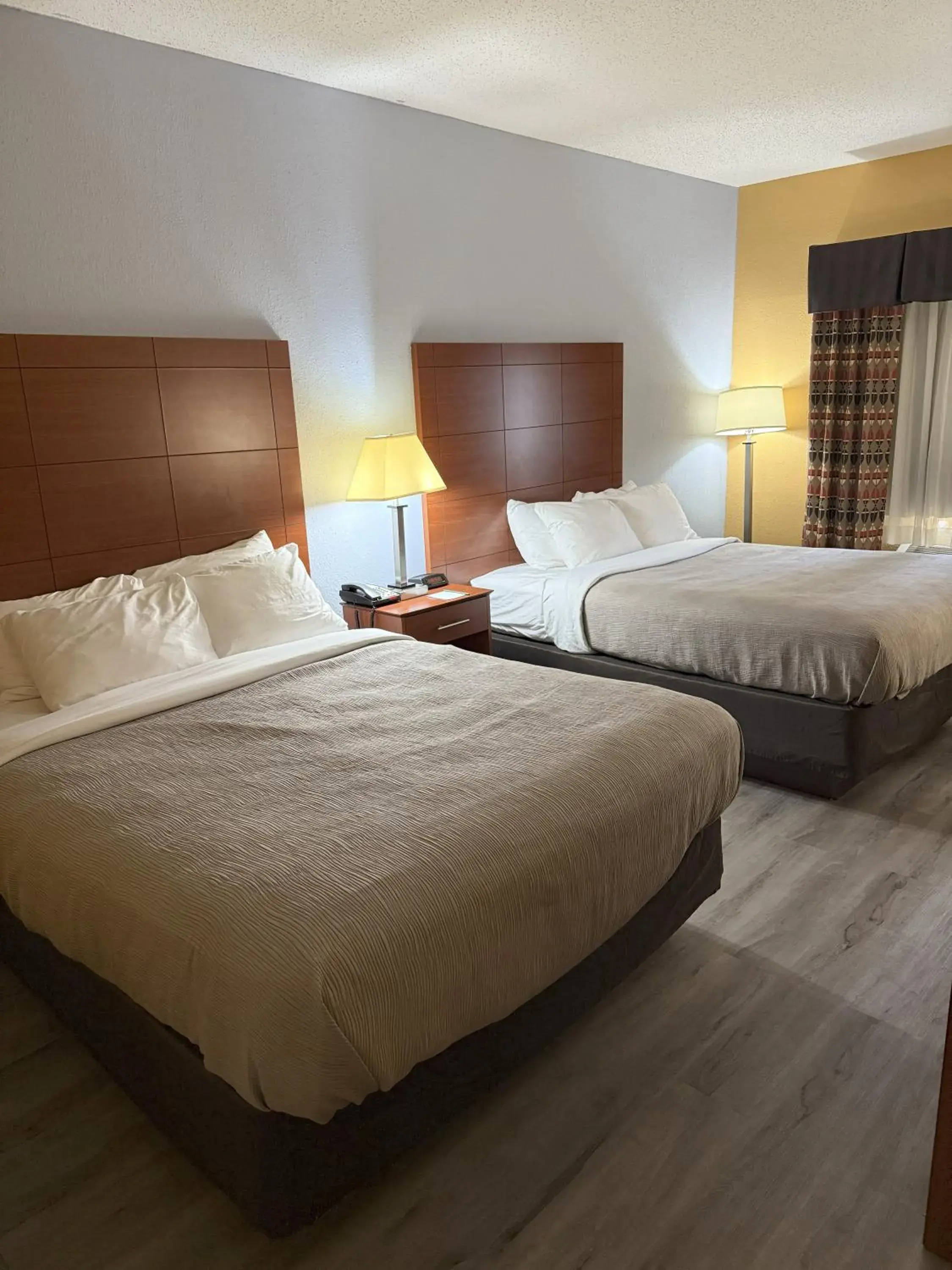 Bed in Quality Inn Manitowoc Bed in Quality Inn Manitowoc